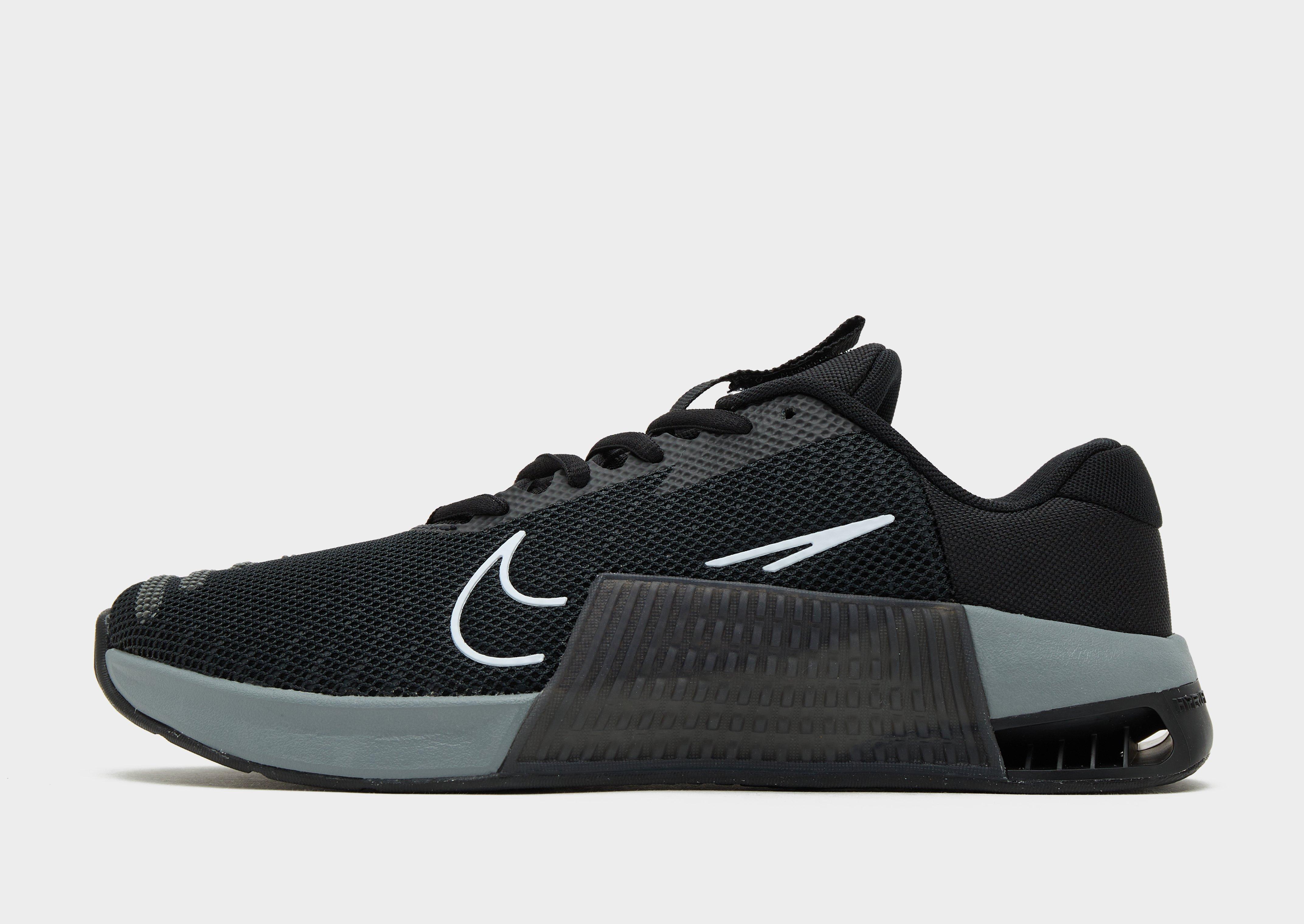 Nike ashin trainers in black online