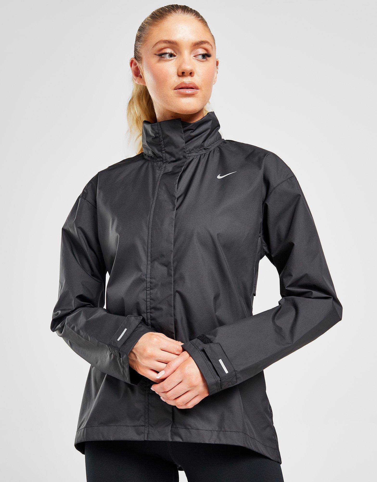 Nike running overhead jacket 2025 with swoosh logo in black