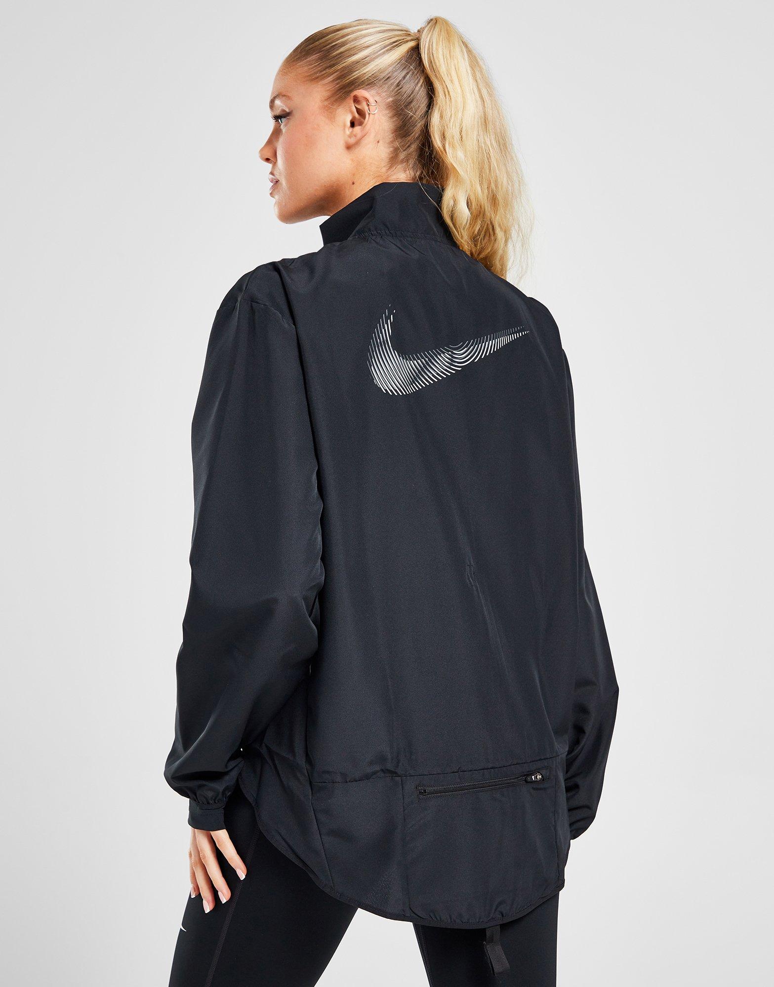 Nike running overhead jacket 2025 with swoosh logo in black