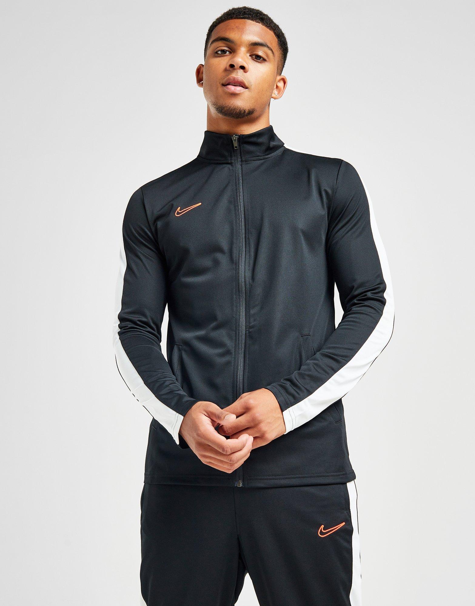 Nike academy hotsell 18 tracksuit