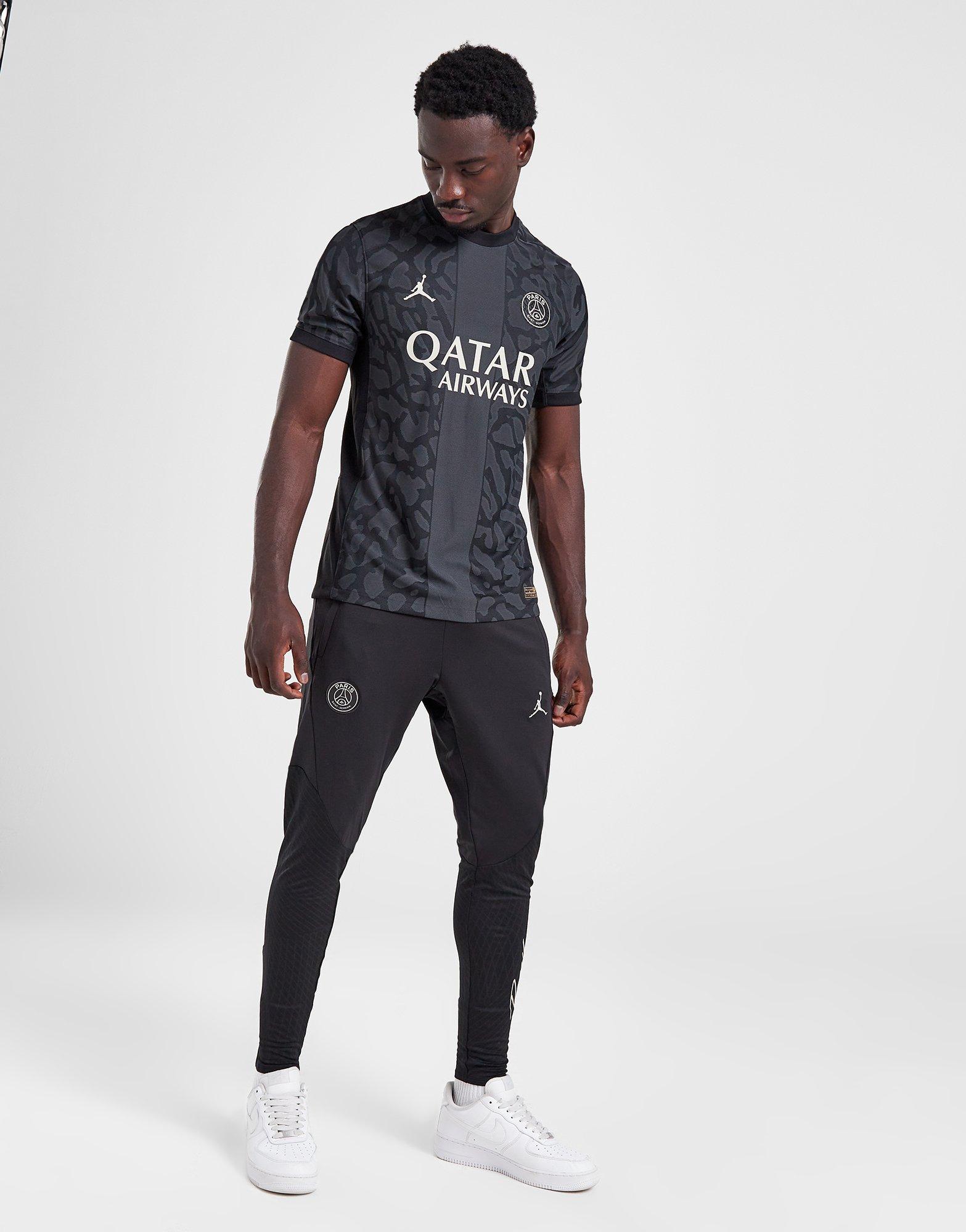 Paris Saint-Germain Essential Women's Nike Football High-Rise Cargo Trousers.  Nike CA