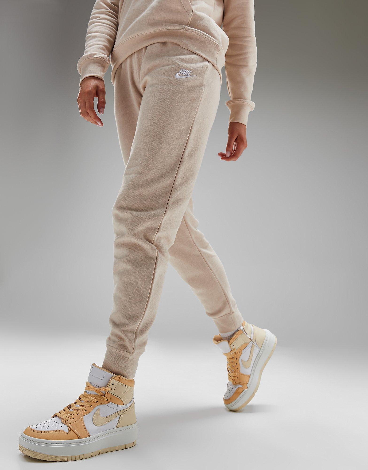 Nike discount jogging beige