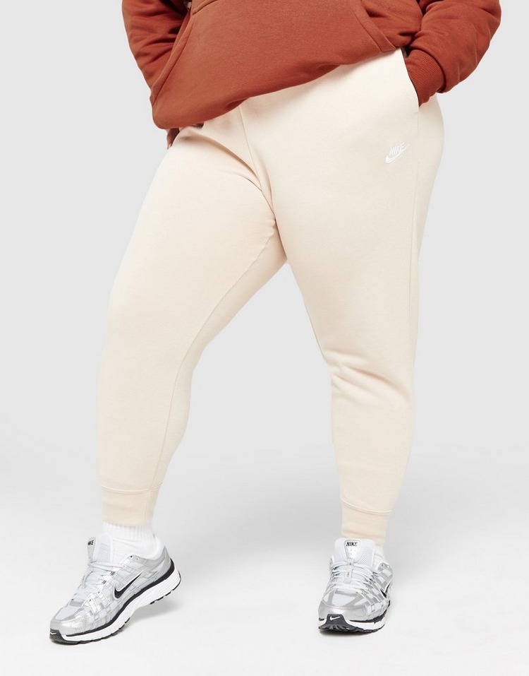 Nike Nike Sportswear Club Fleece Joggingbroek met halfhoge taille voor dames (Plus Size)