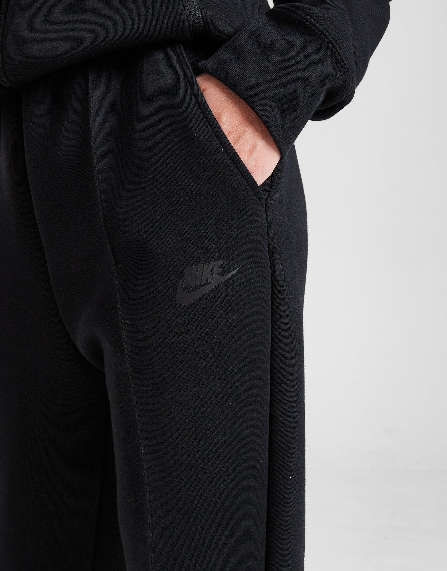 Nike tech fleece pants black junior hotsell