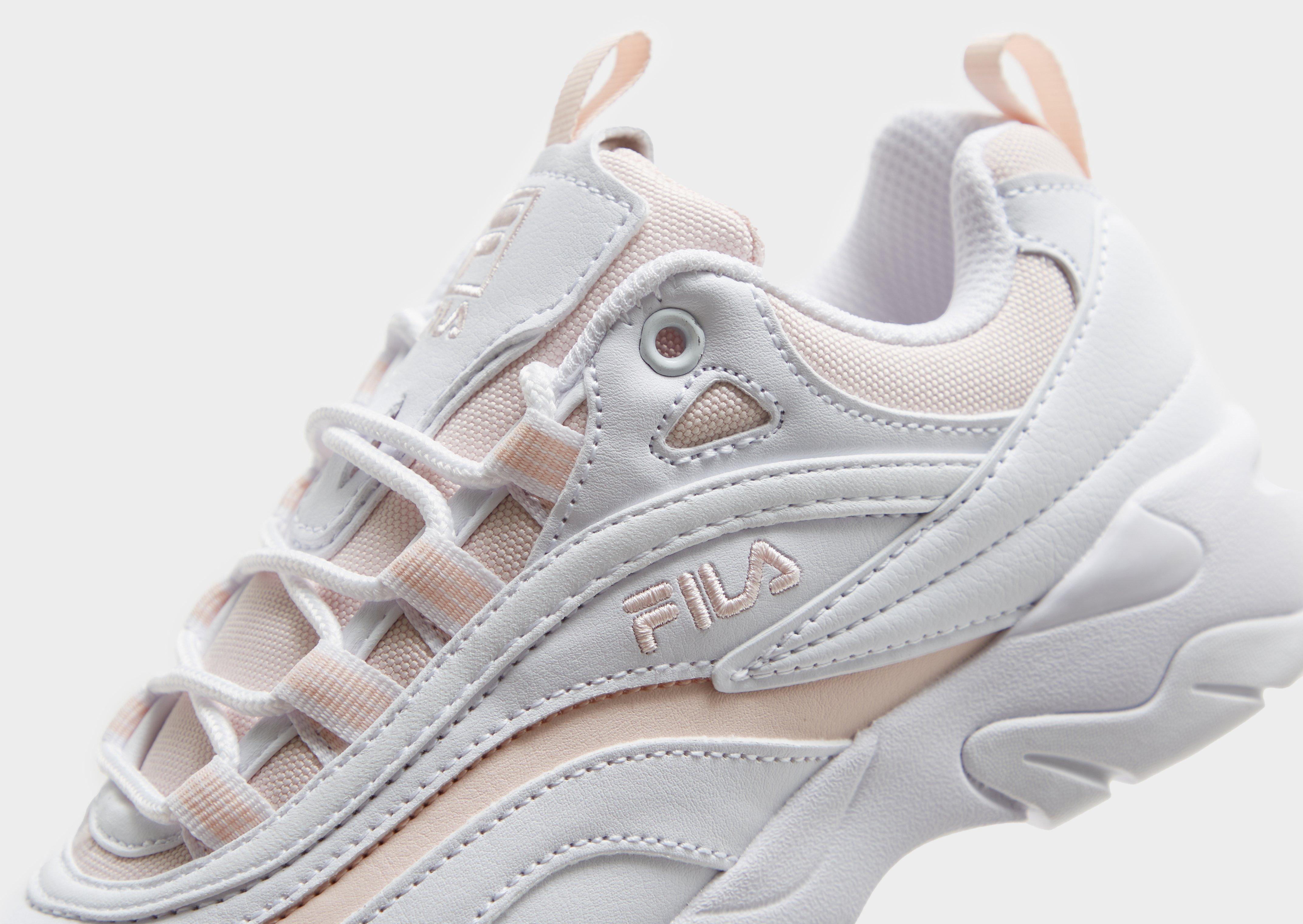 Fila ray hotsell sneakers white