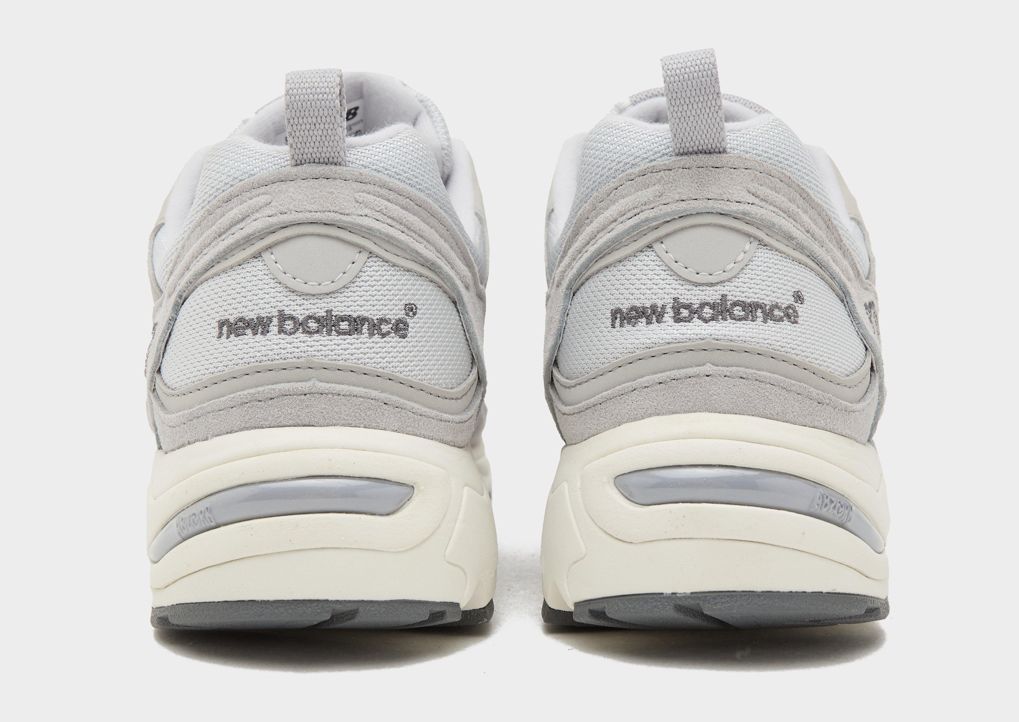 New Balance 878