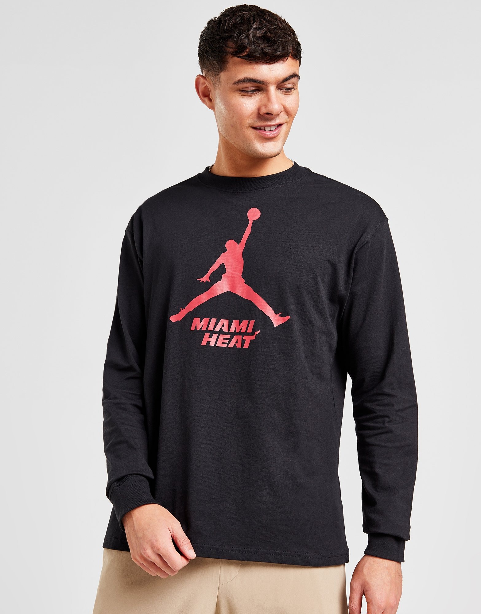 NBA Miami Heat small Sports Red Logo Men T-shirt..122