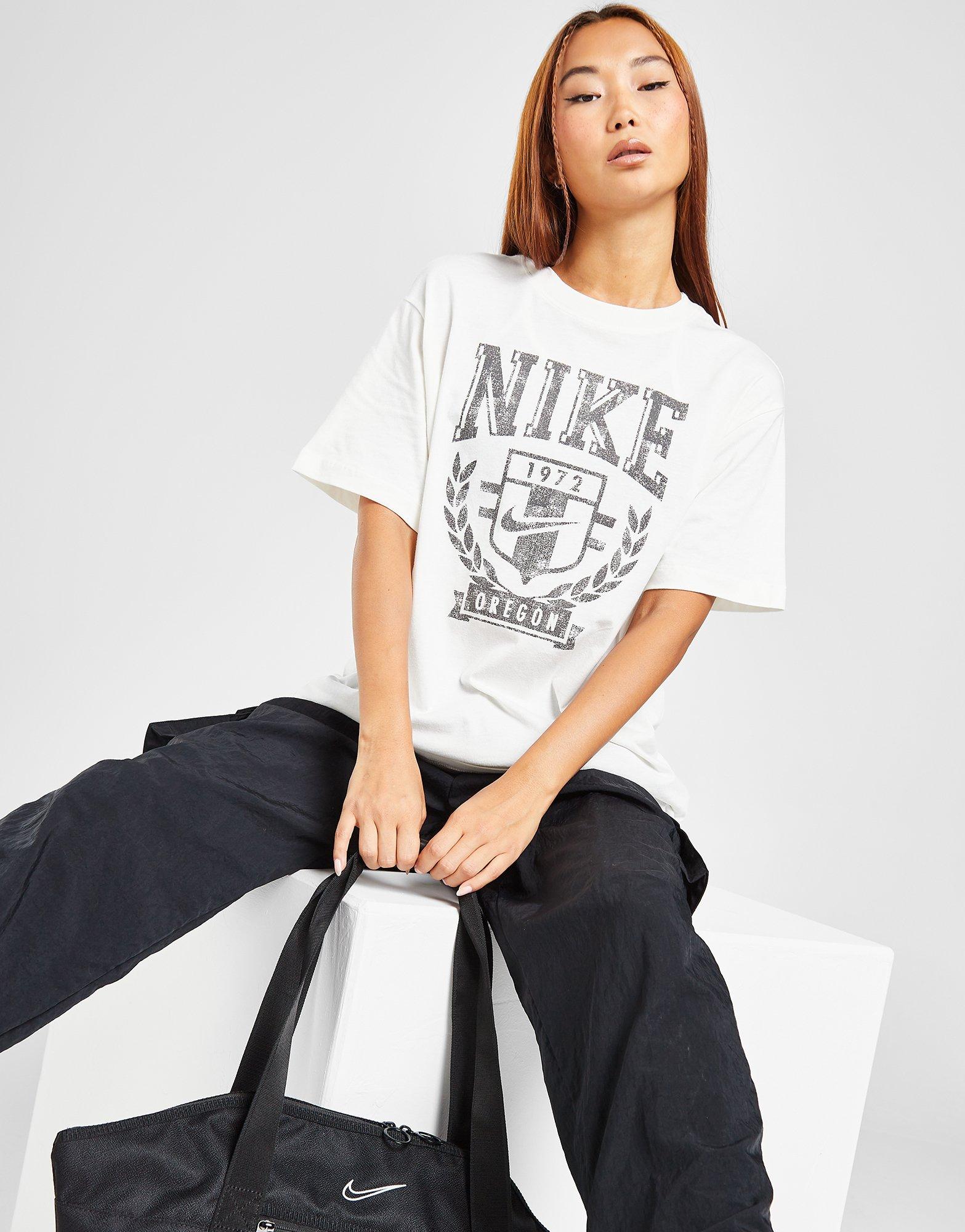 Nike Women's NSW Loose Pant Varsity : : Clothing, Shoes &  Accessories