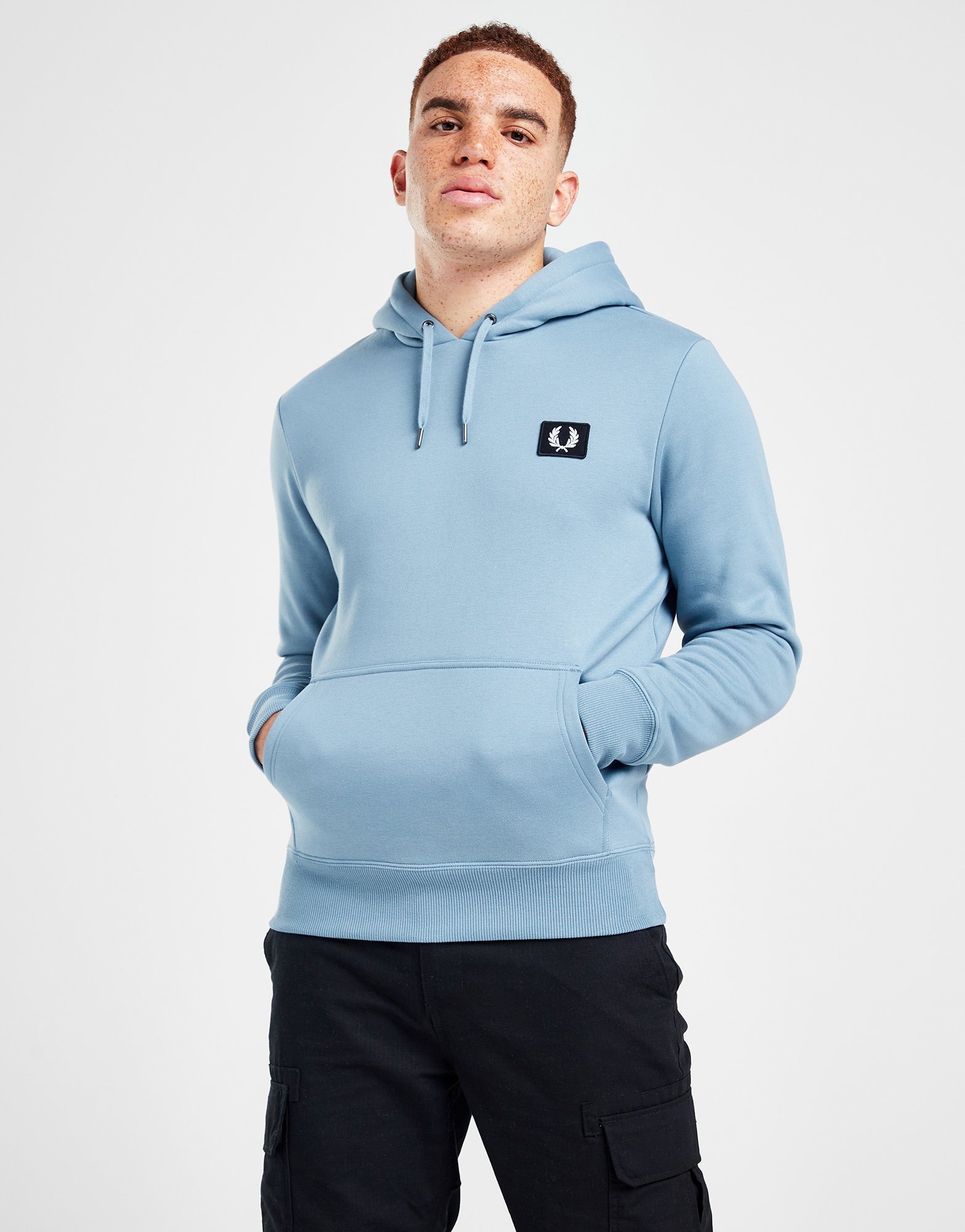 Fred Perry Badge Overhead Hoodie Herren Blau JD Sports Österreich