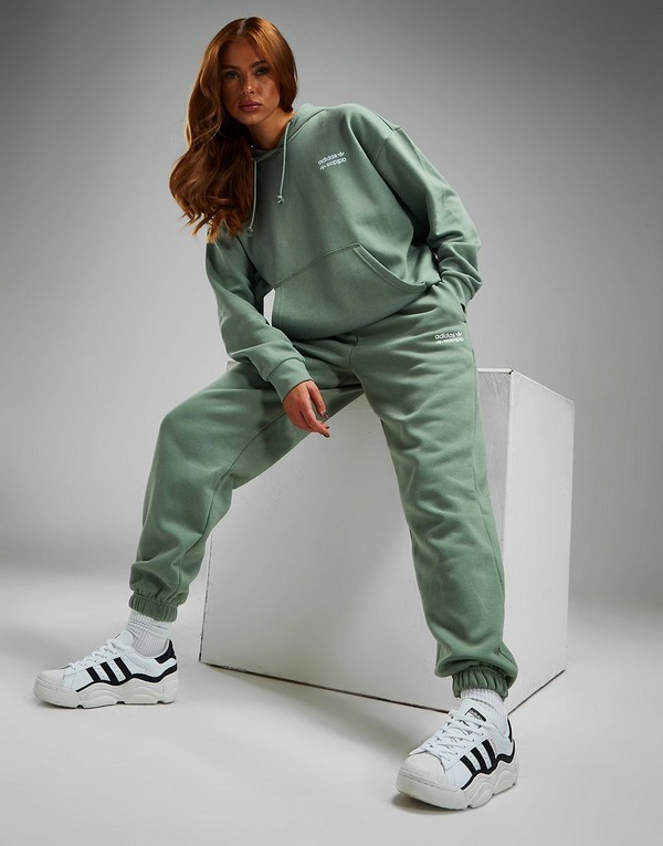 adidas Originals Women's Regular Jogger Pants, Black, X-Small : :  Clothing, Shoes & Accessories