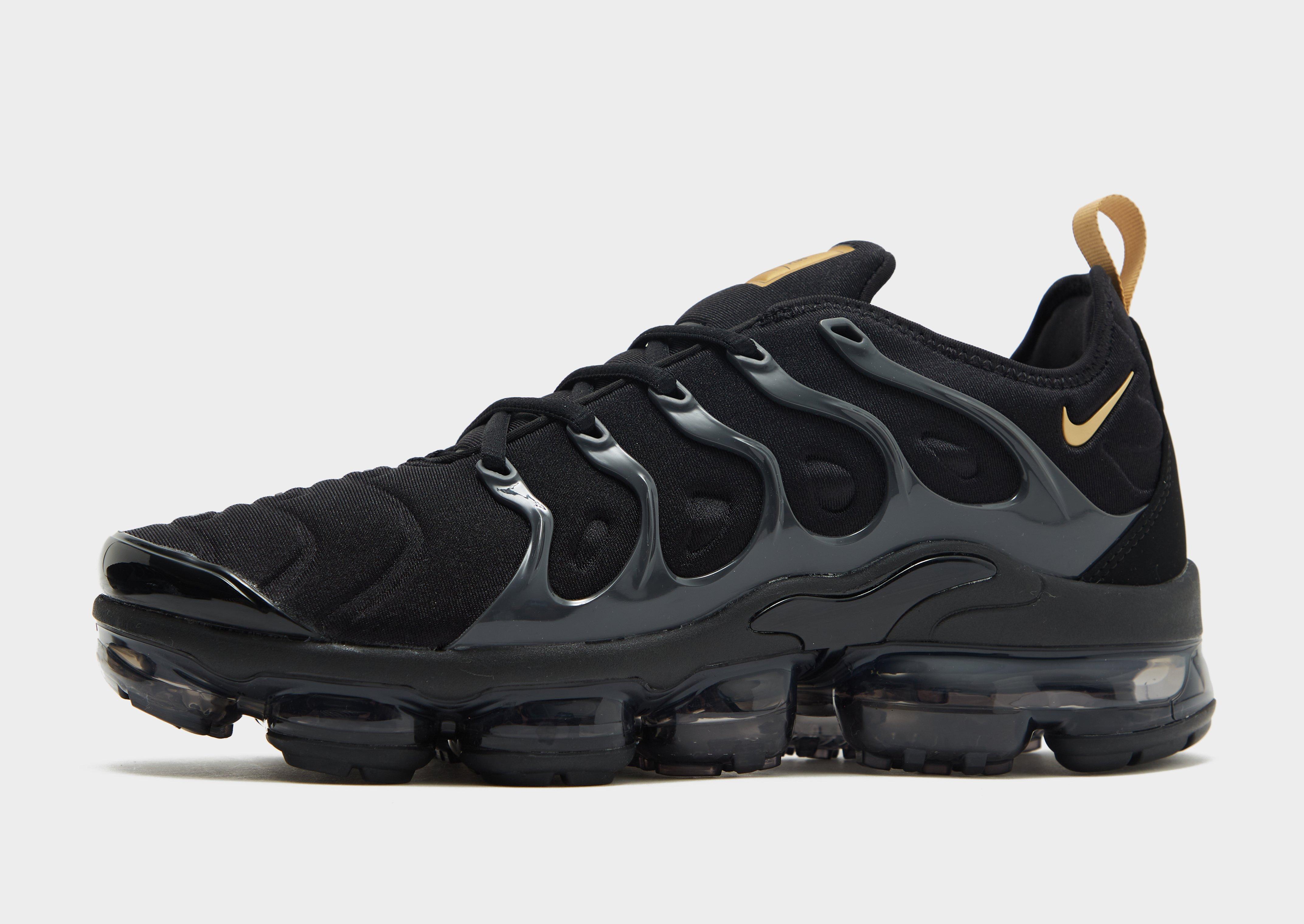 Black nike shop vapormax plus