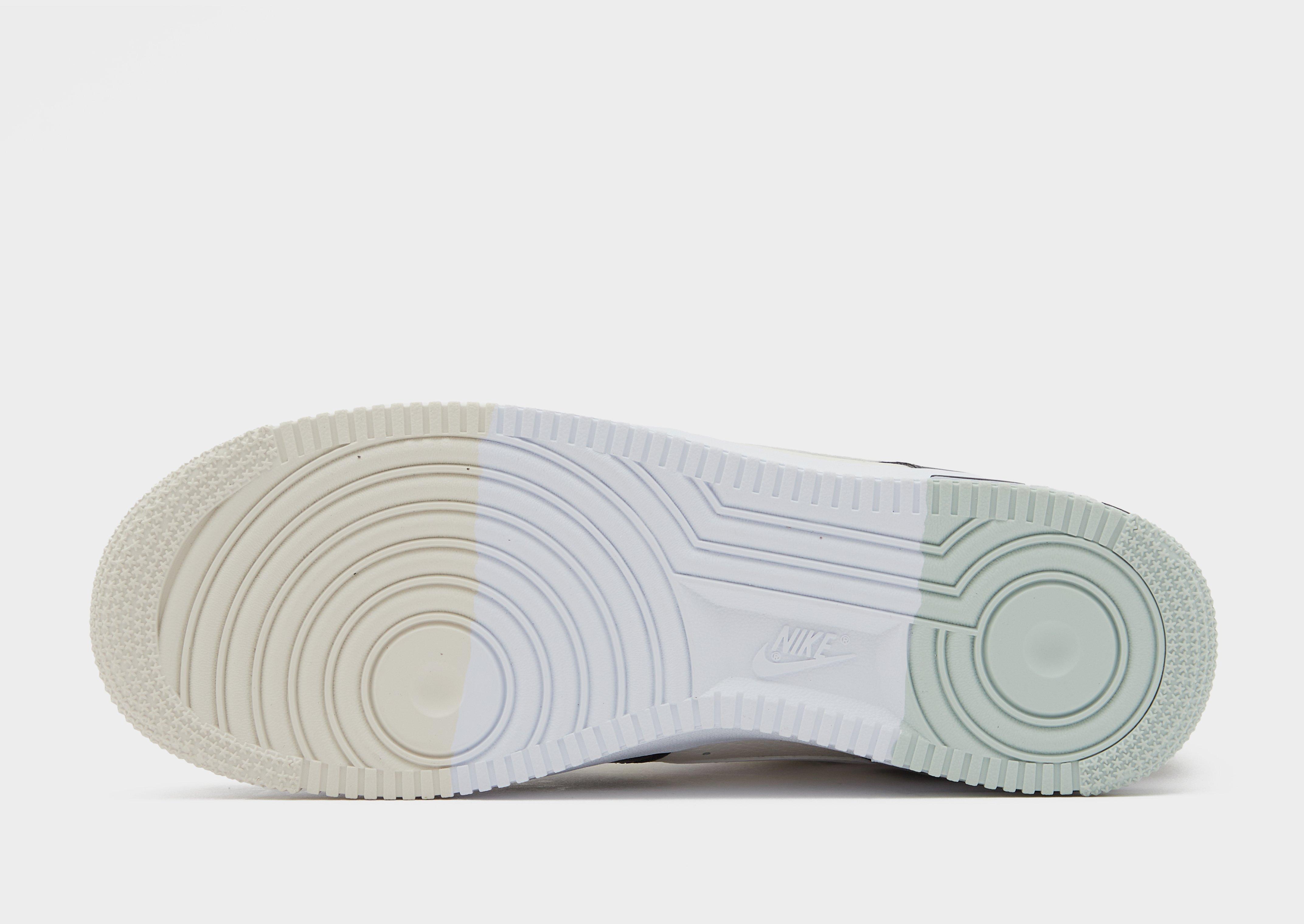 Nike Air Force 1 '07 LV8