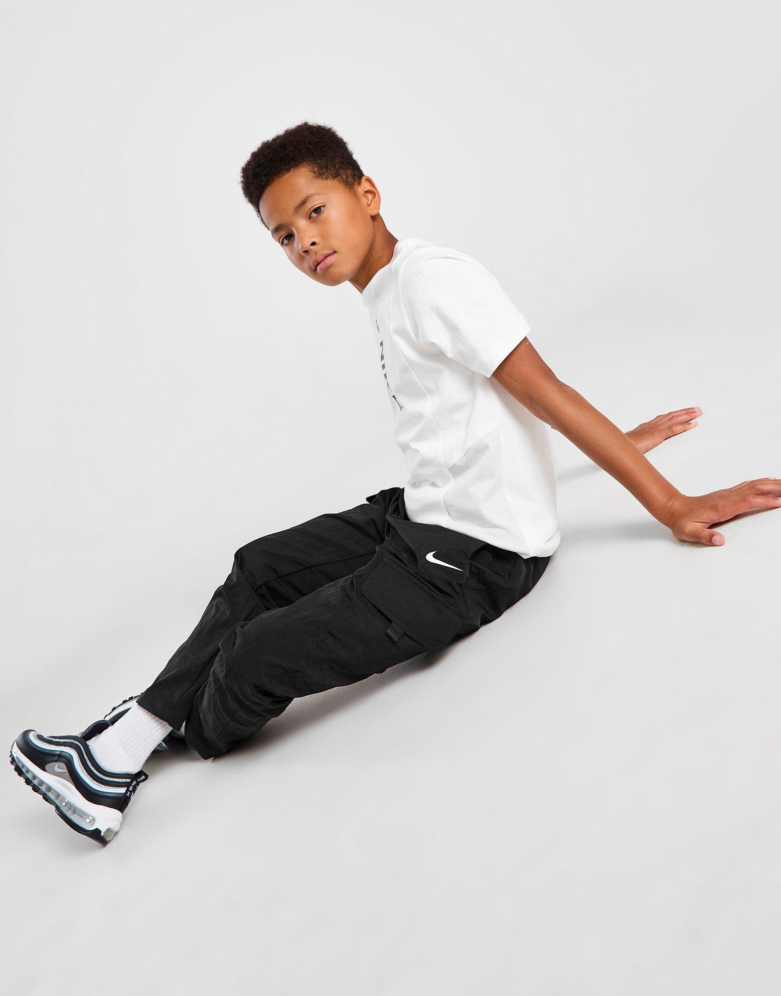 Nike Outdoor Play Older Kids' Woven Cargo Trousers. Nike LU