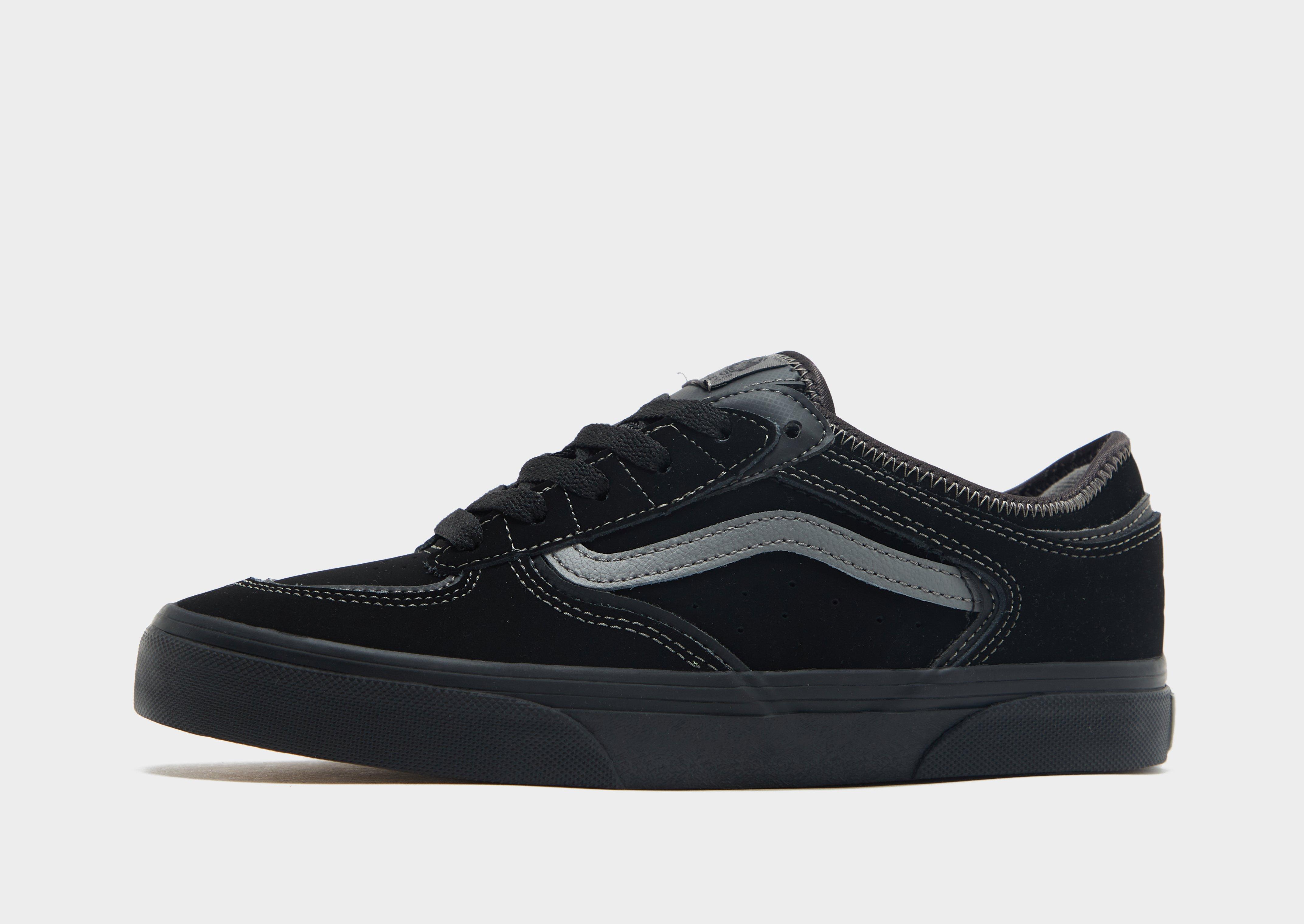 Vans authentic black store junior