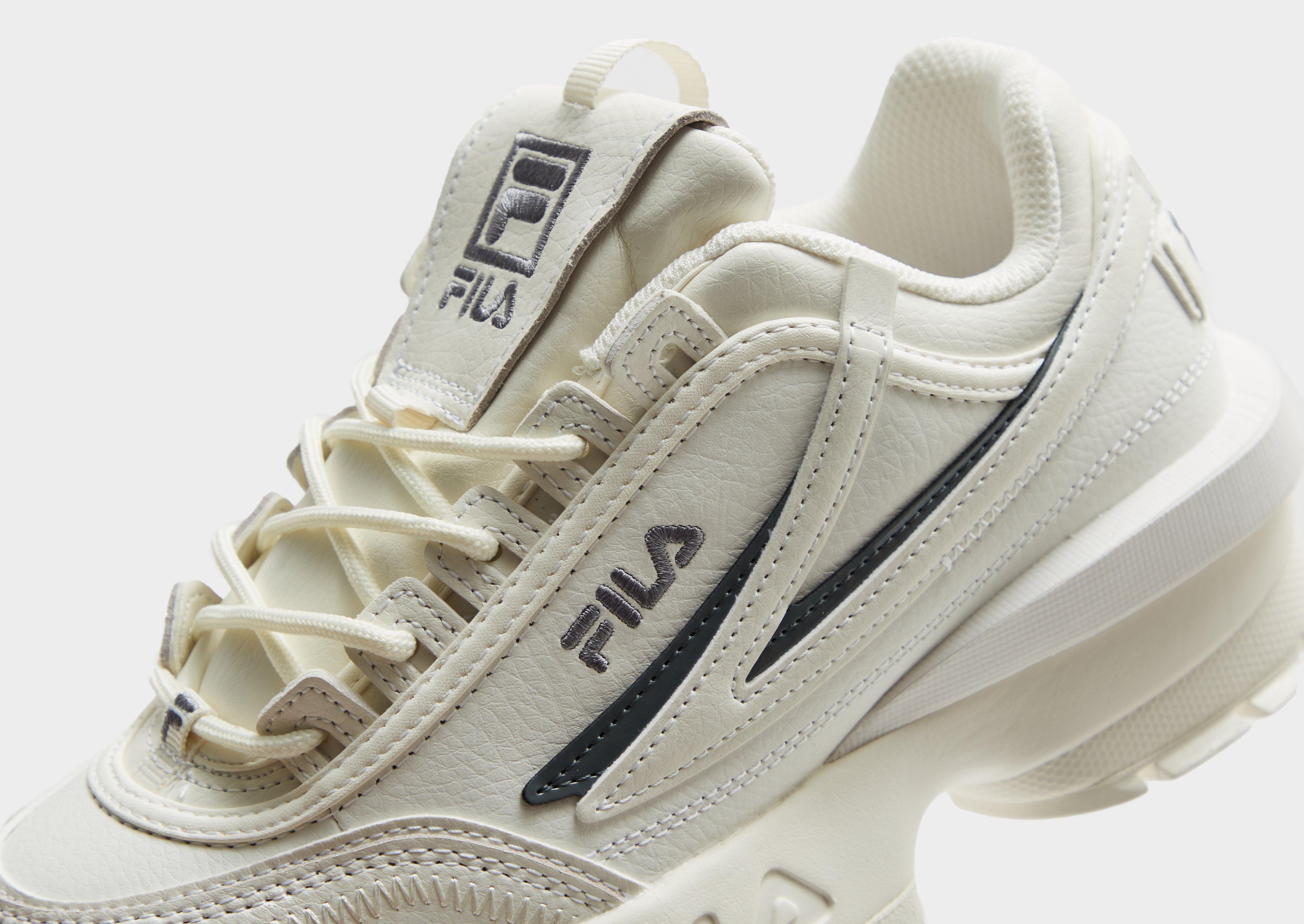 Fila hotsell white shoes