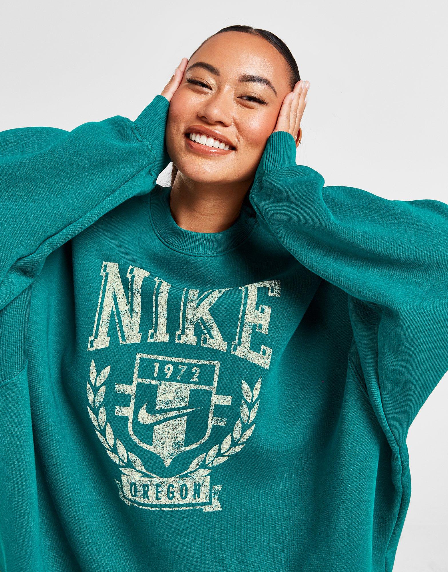 Nike varsity hotsell fleece crop pullover