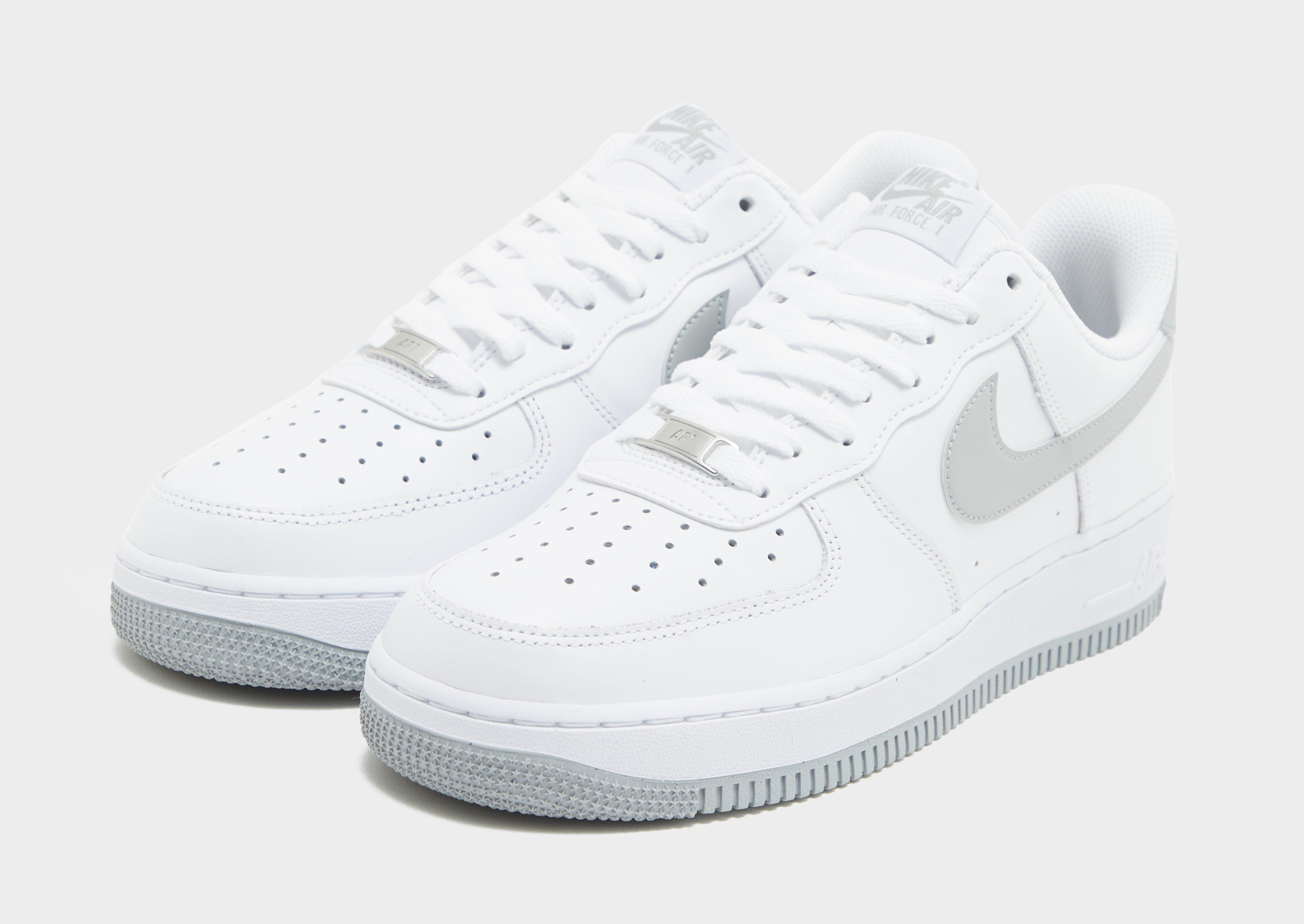 Nike Air Force 1 Low em Branco