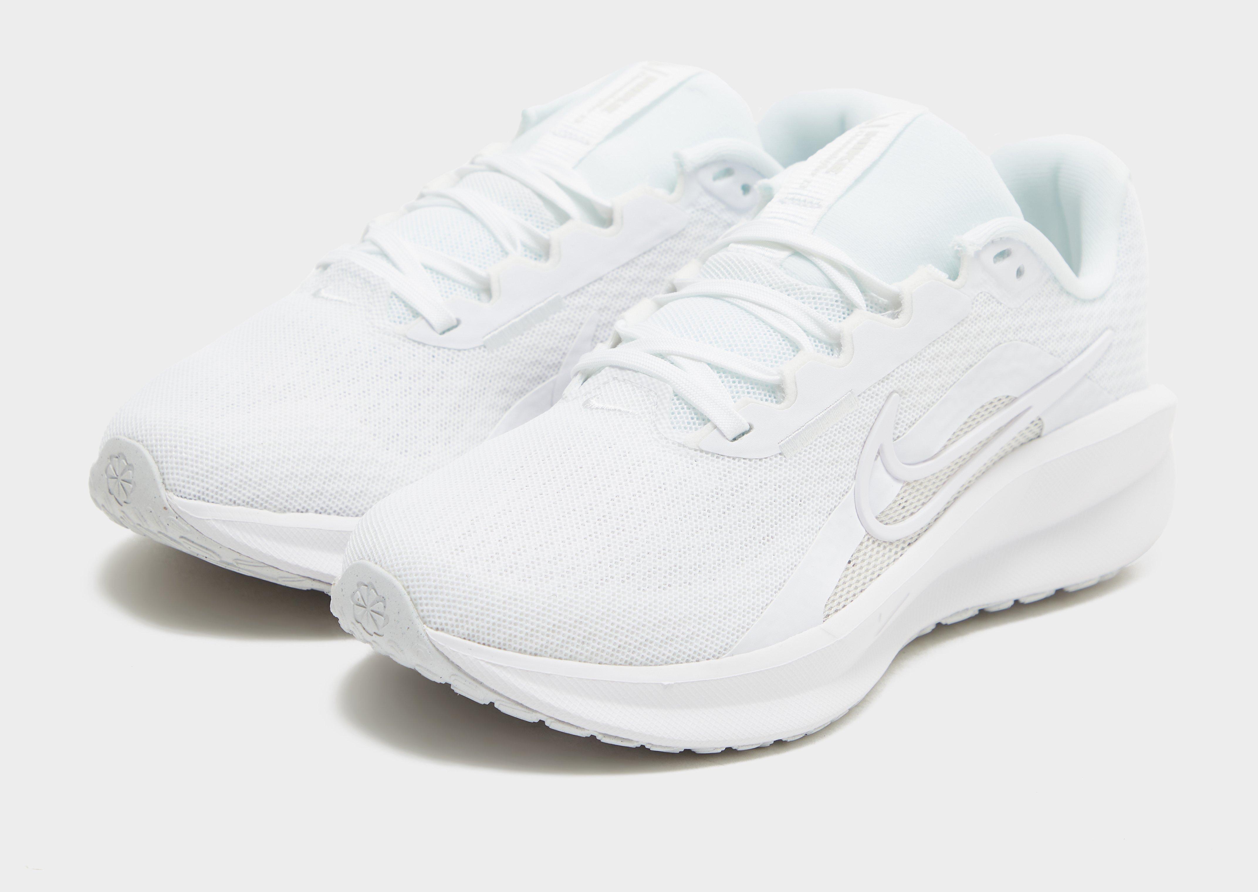 Nike white running shoe best sale