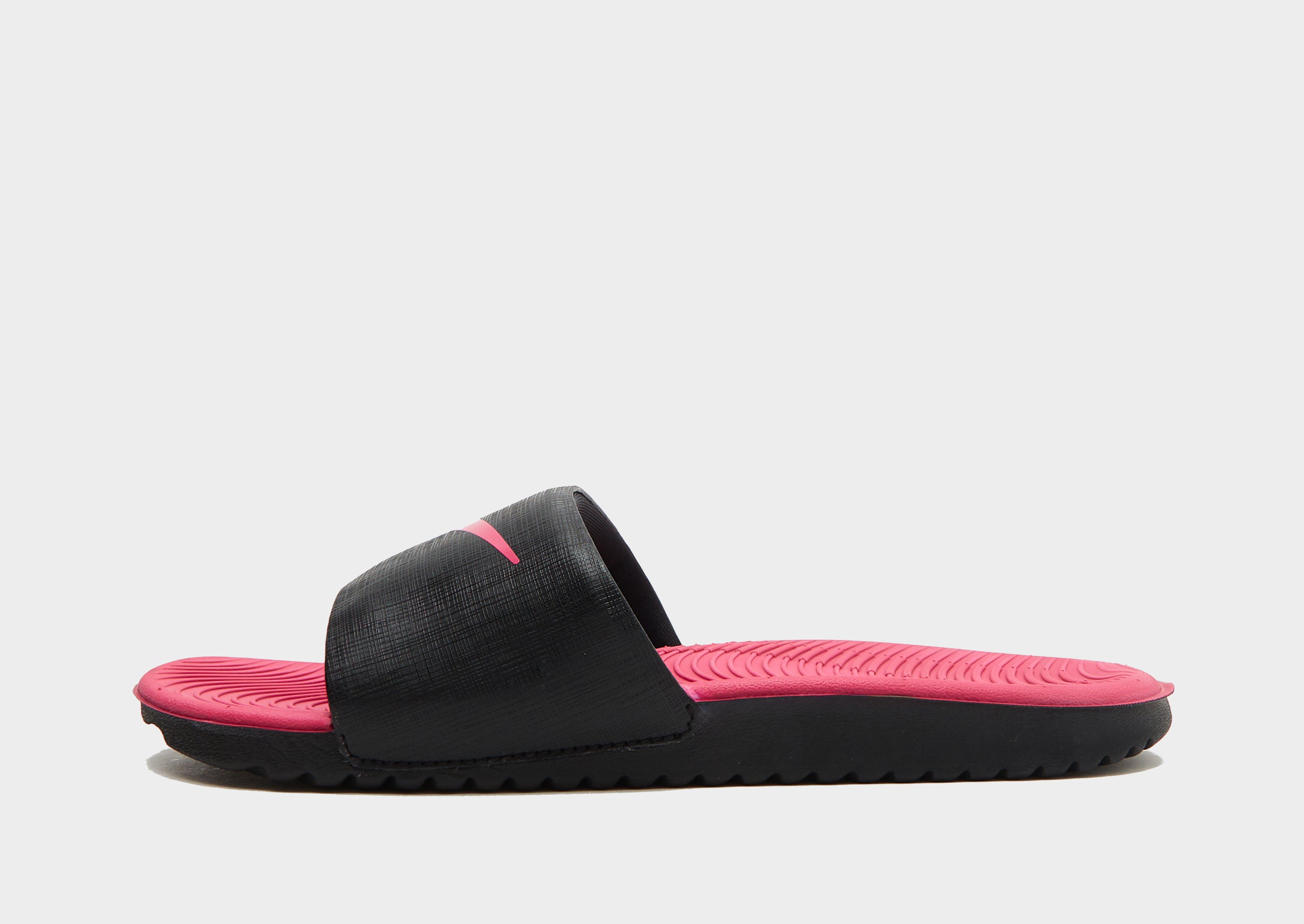 Nike flip flops hot sale pink and black