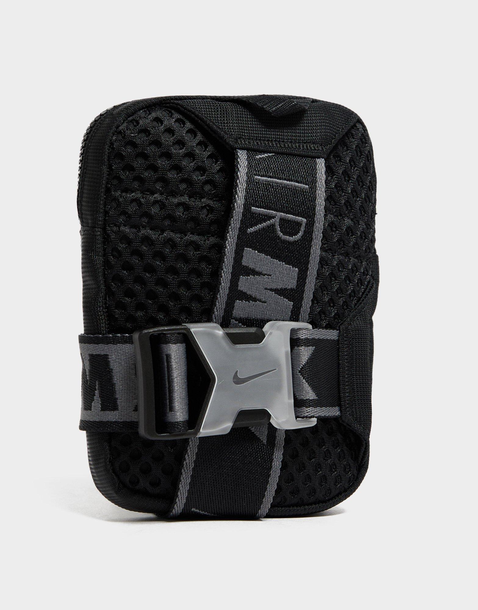 Nike essential hip pack black sale