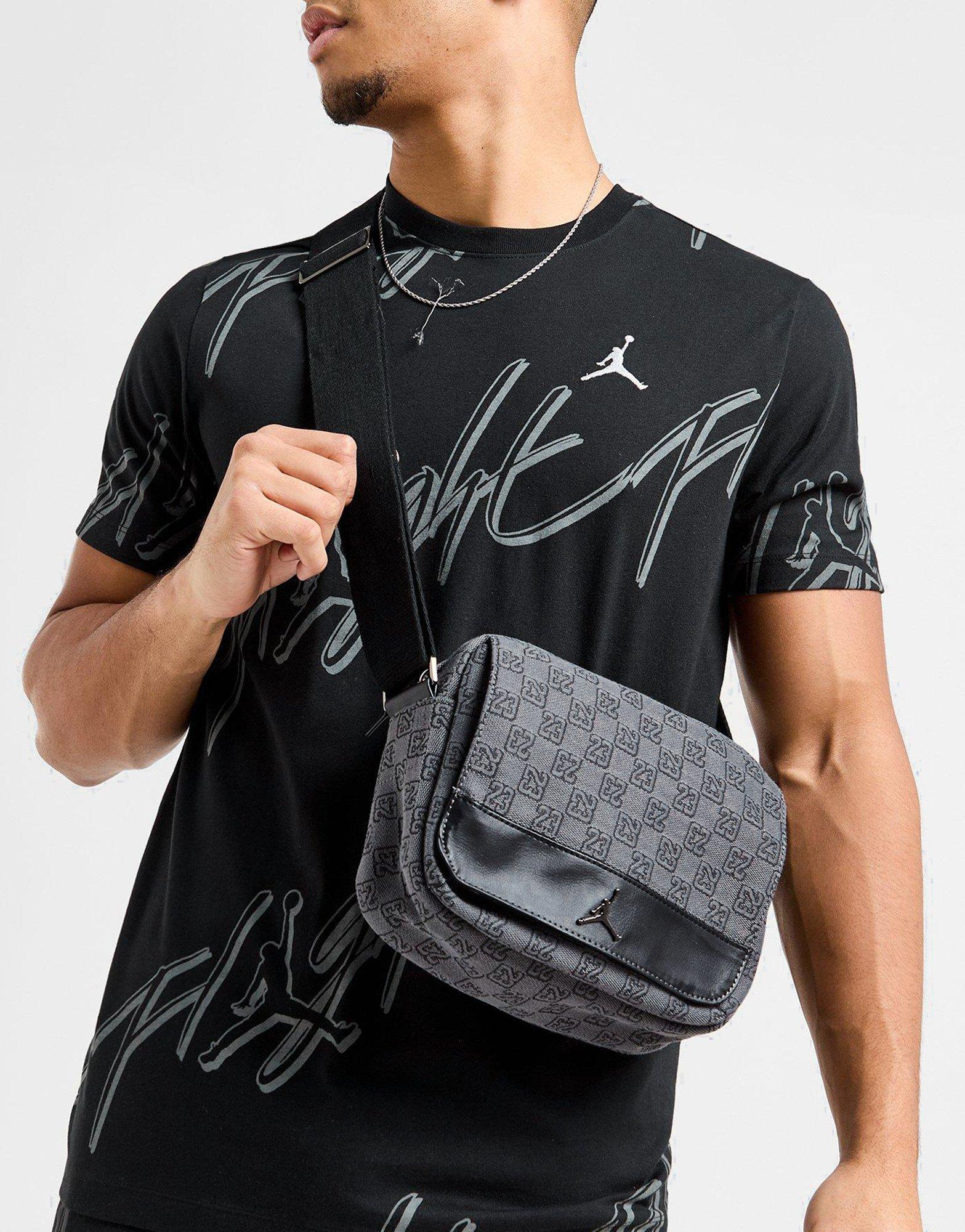 Jordan Monogram Messenger Bag in Nero JD Sports