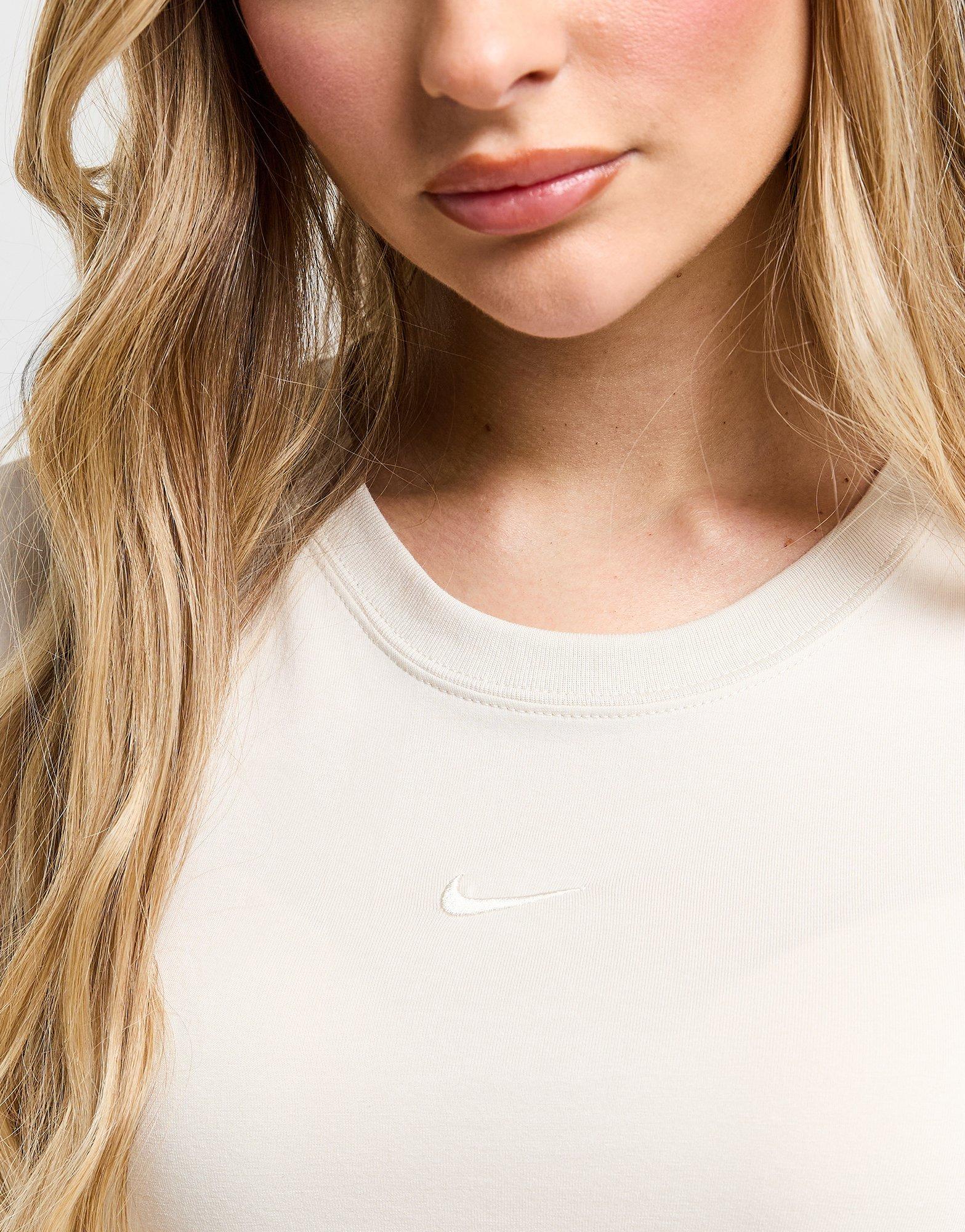 Nike Essential Sportswear Chill Knit T-Shirt