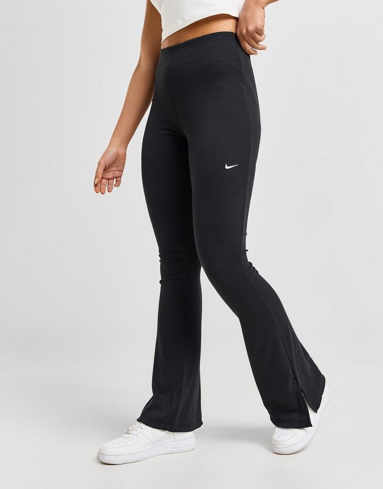 Nike Strakke legging met wijd uitlopende pijpen en mini-rib voor dames Sportswear Chill Knit
