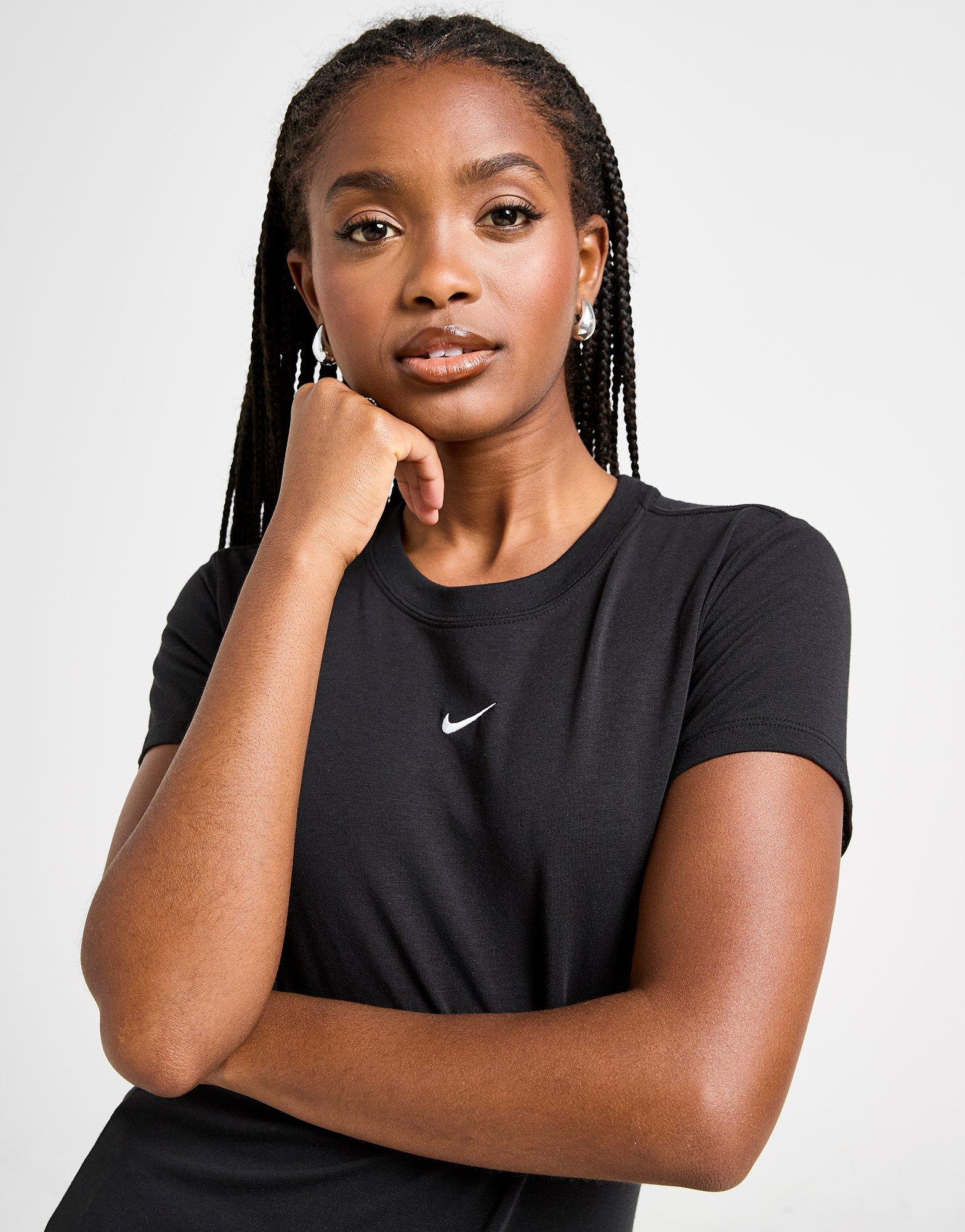 Nike Essential Sportswear Chill Knit T-Shirt