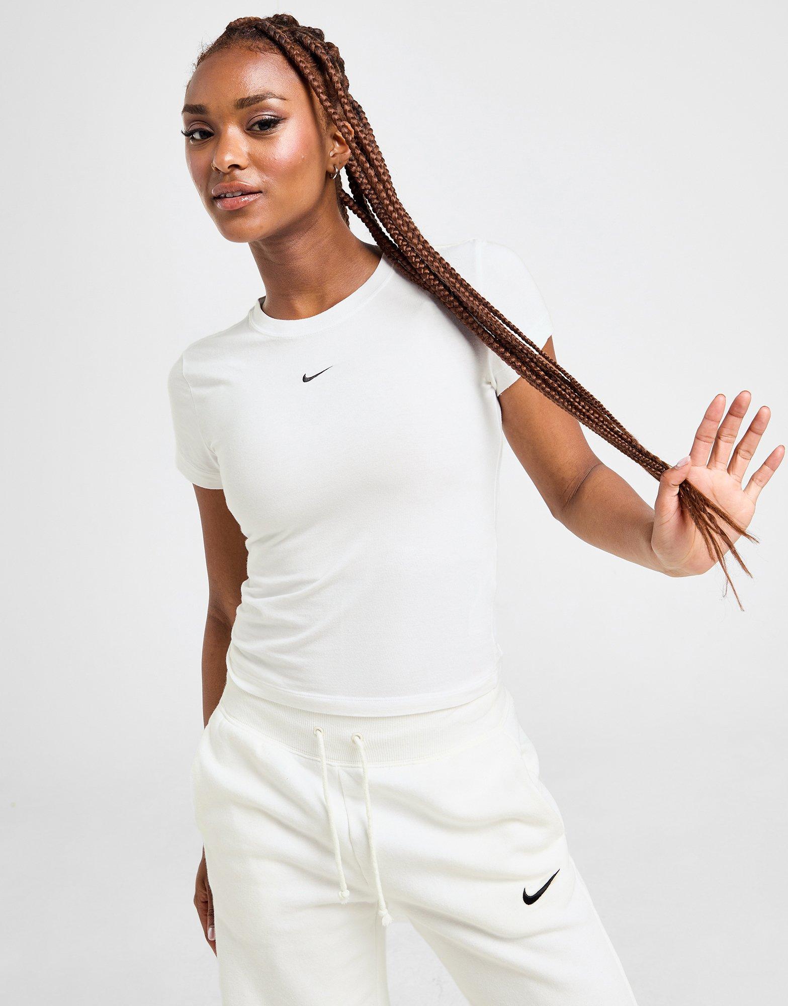 Nike Essential Sportswear Chill Knit T-Shirt