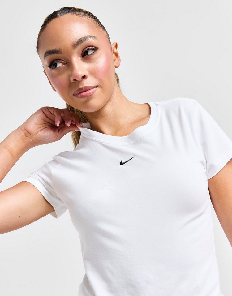 Nike Essential Sportswear Chill Knit T-Shirt