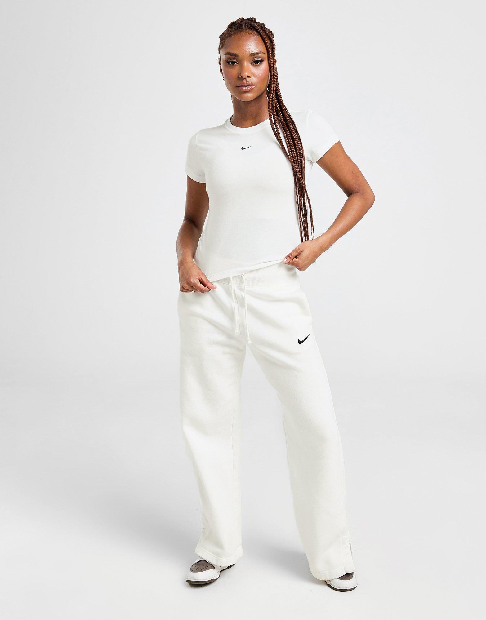 Nike Essential Sportswear Chill Knit T-Shirt