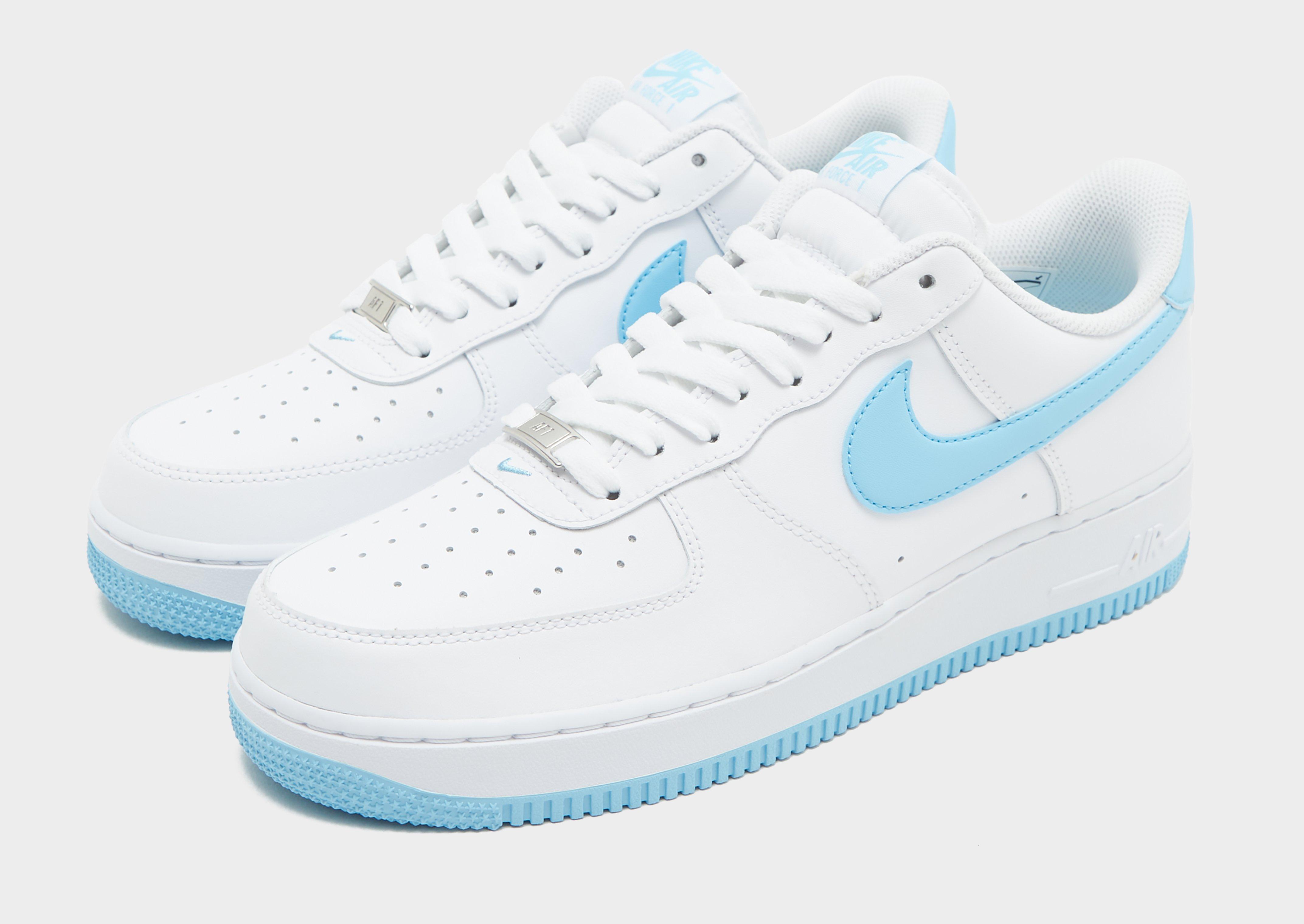 Nike air force 1 07 hellblau on sale