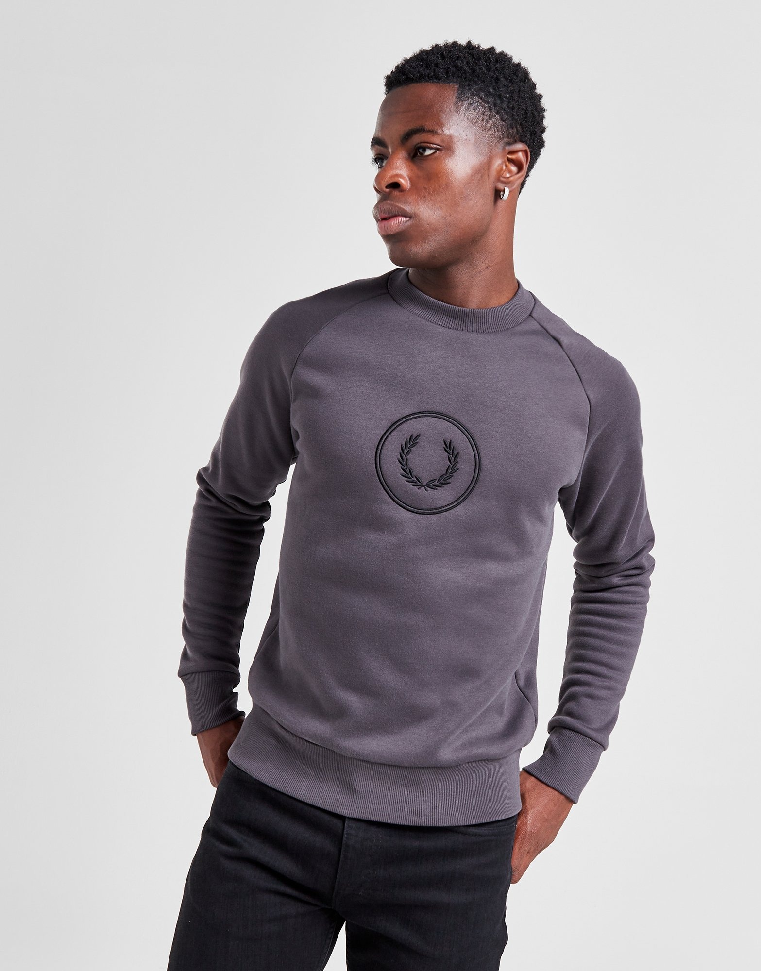 Fred Perry Circle Logo Sweatshirt in Grigio JD Sports