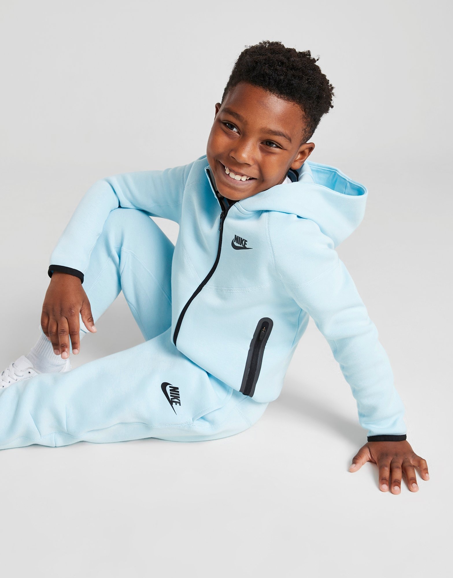 Jd sports boys nike tracksuit hotsell