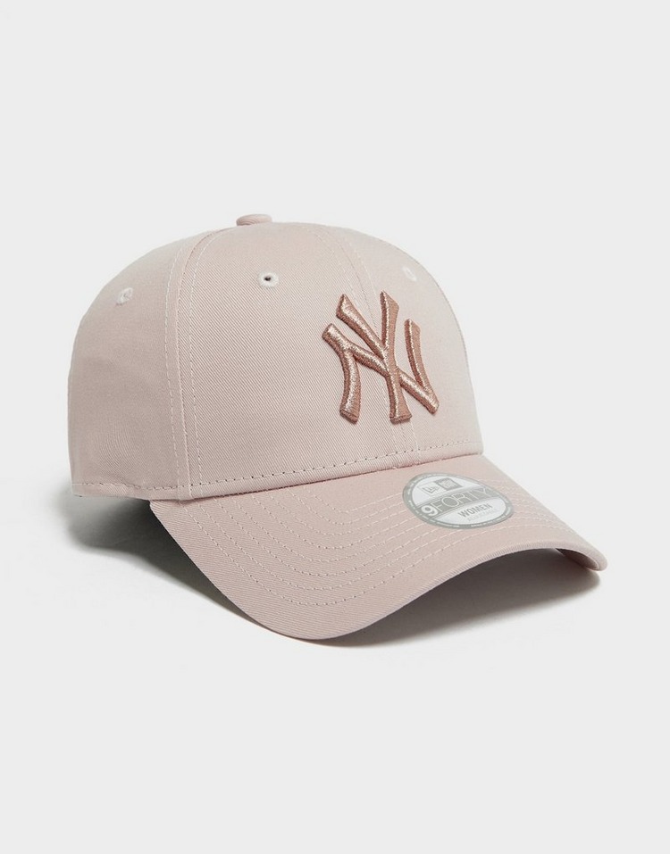 New Era MLB New York Yankees Metallic Logo 940 Cap Women's