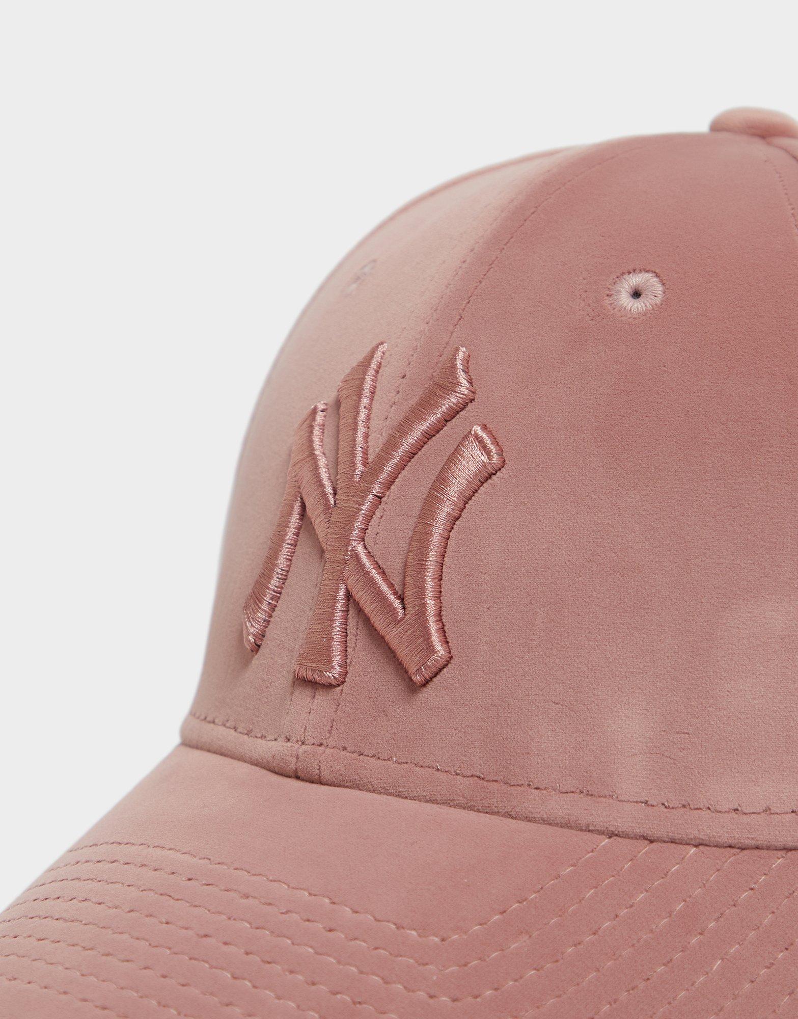 Gorra curva rosa ajustable con logo rosa para mujer 9FORTY Velour de New  York Yankees MLB de New Era