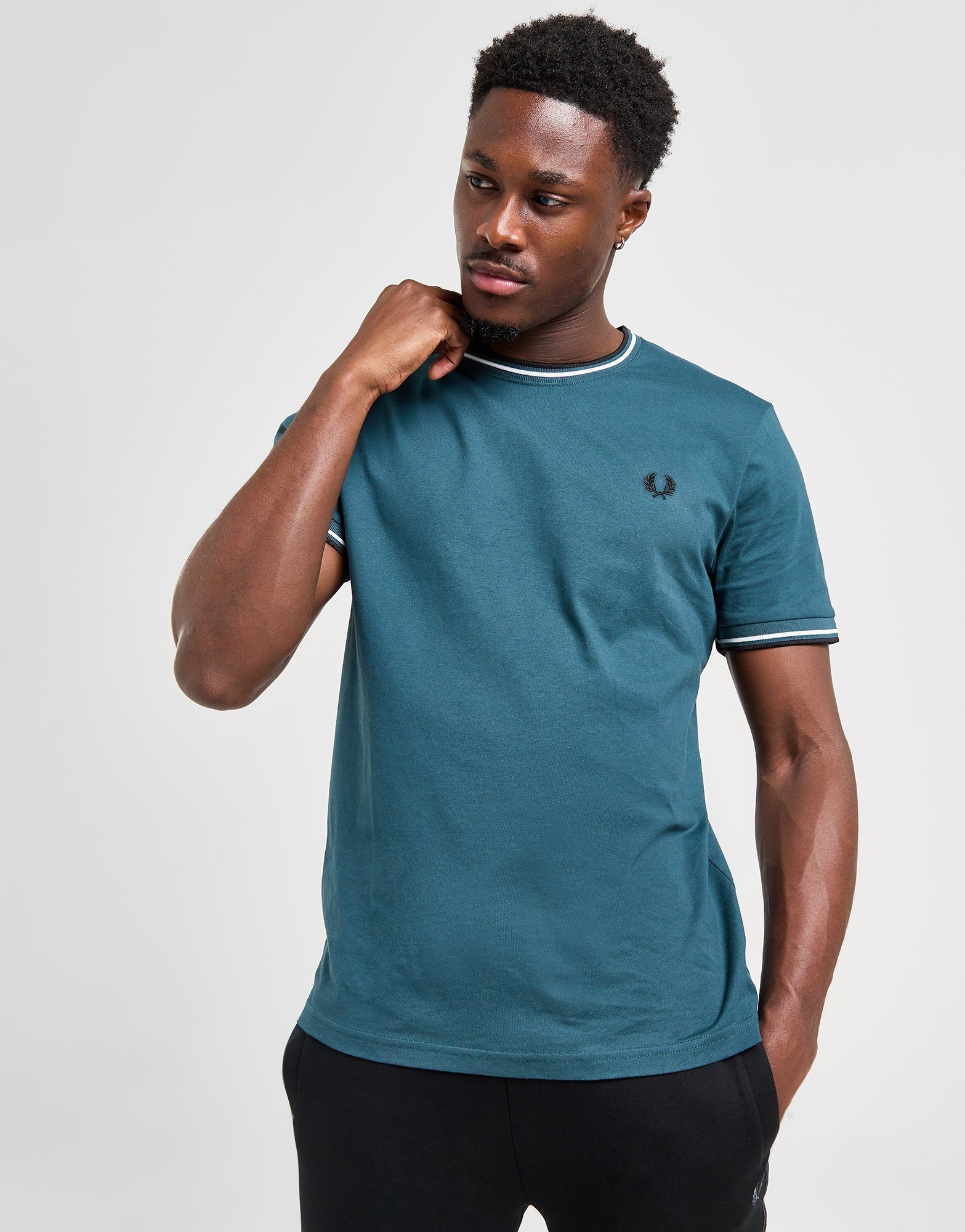 FRED PERRY☆ Twin Tipped T-Shirt BLACK / SILVER BLUE jd_707762_a?qlt=92