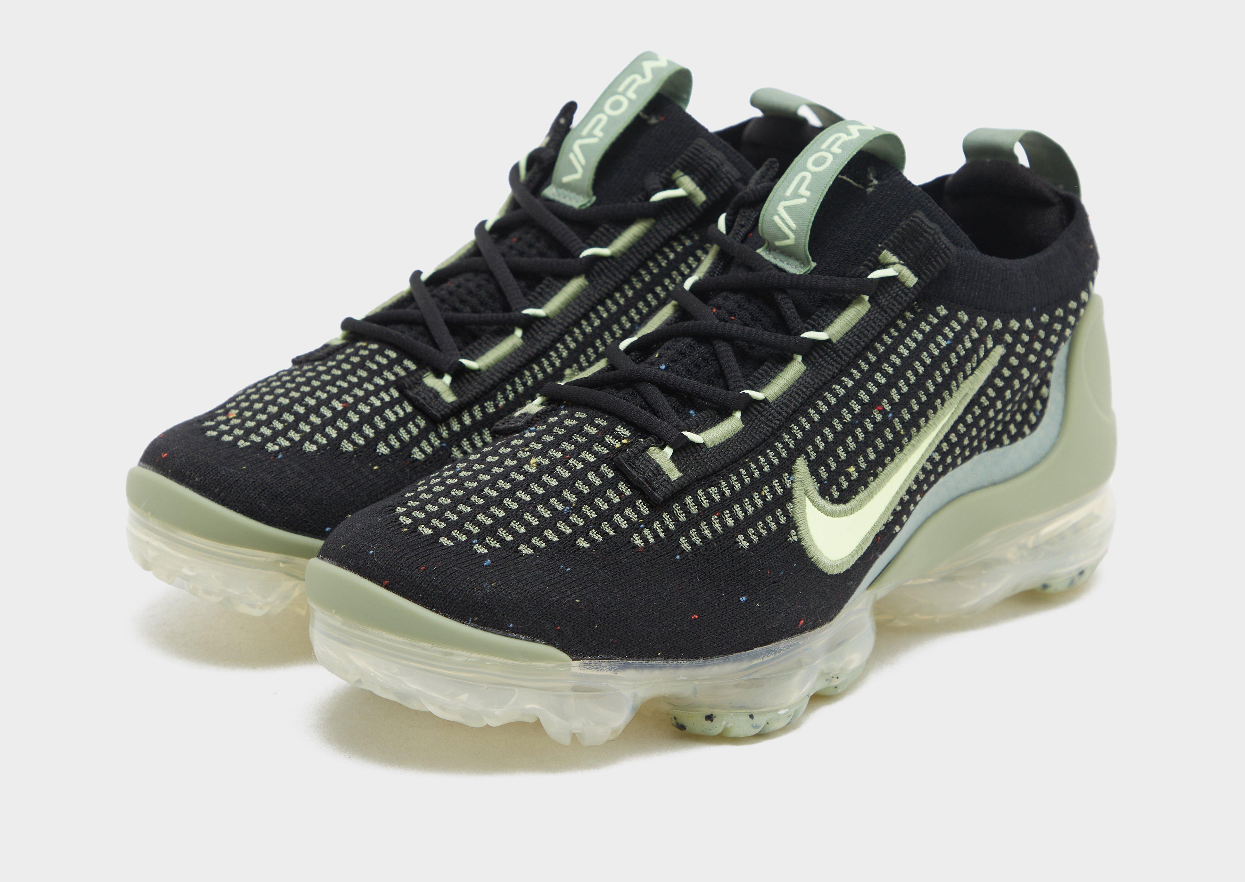 Black and gold vapormax junior best sale