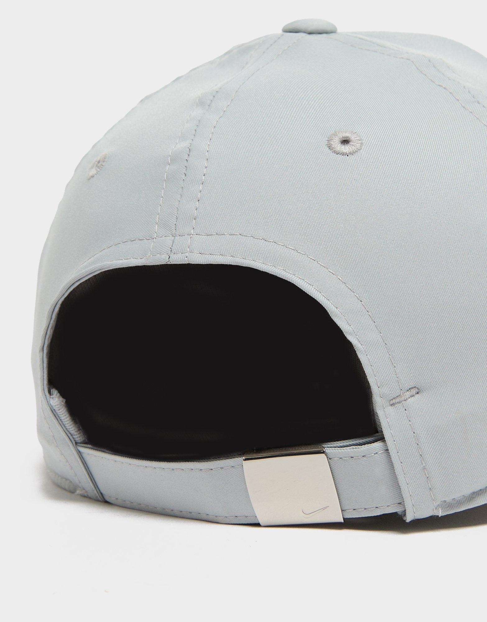 Nike Club Structured Metal Swoosh Cap