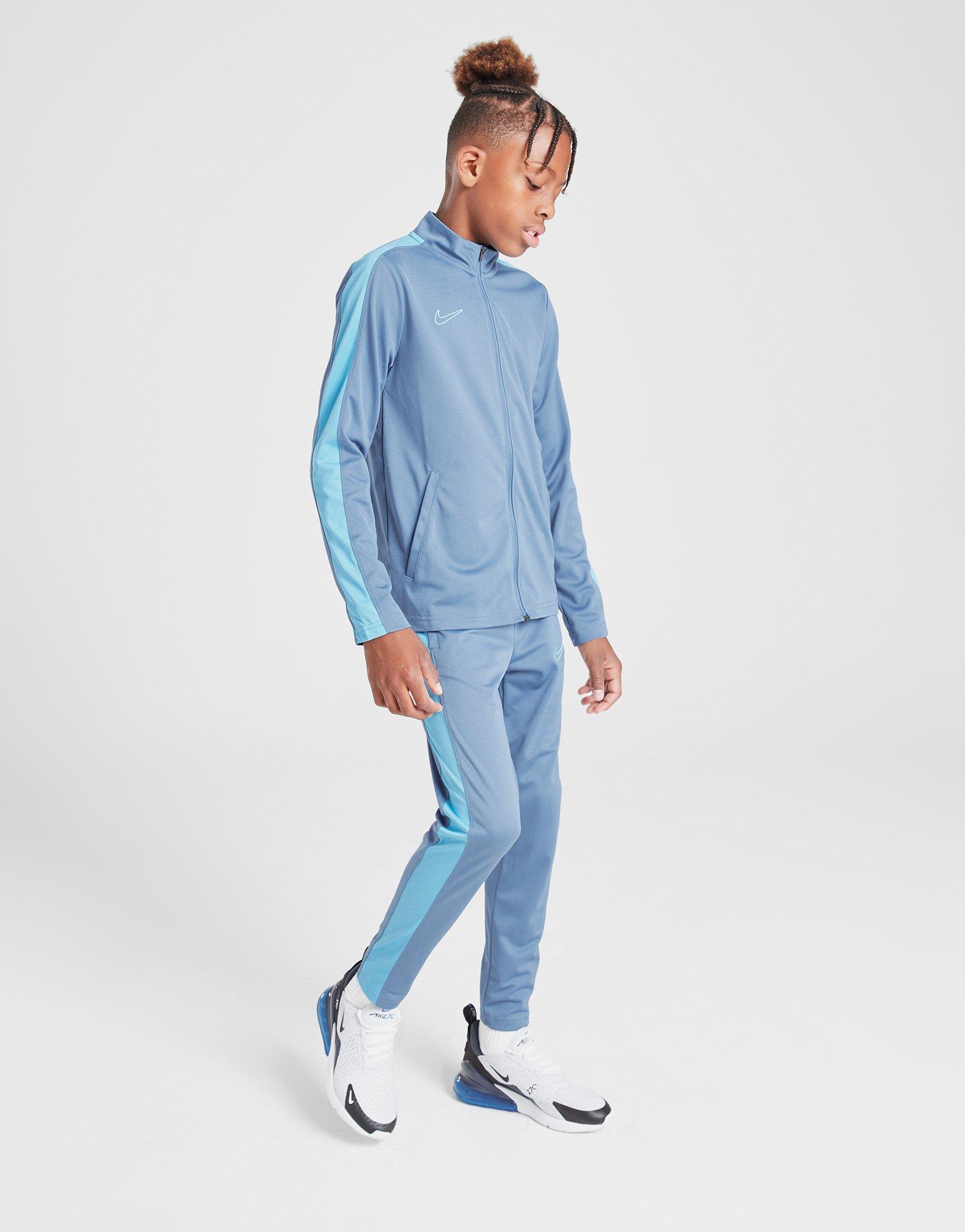 Nike Verryttelyasu Juniorit