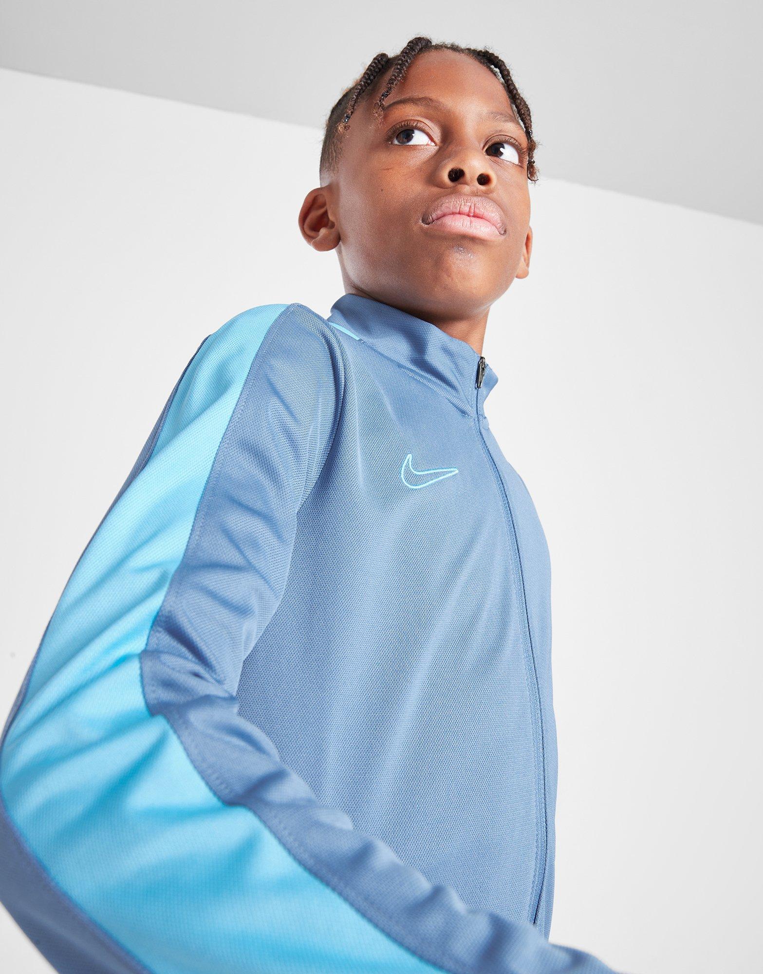 Nike Verryttelyasu Juniorit