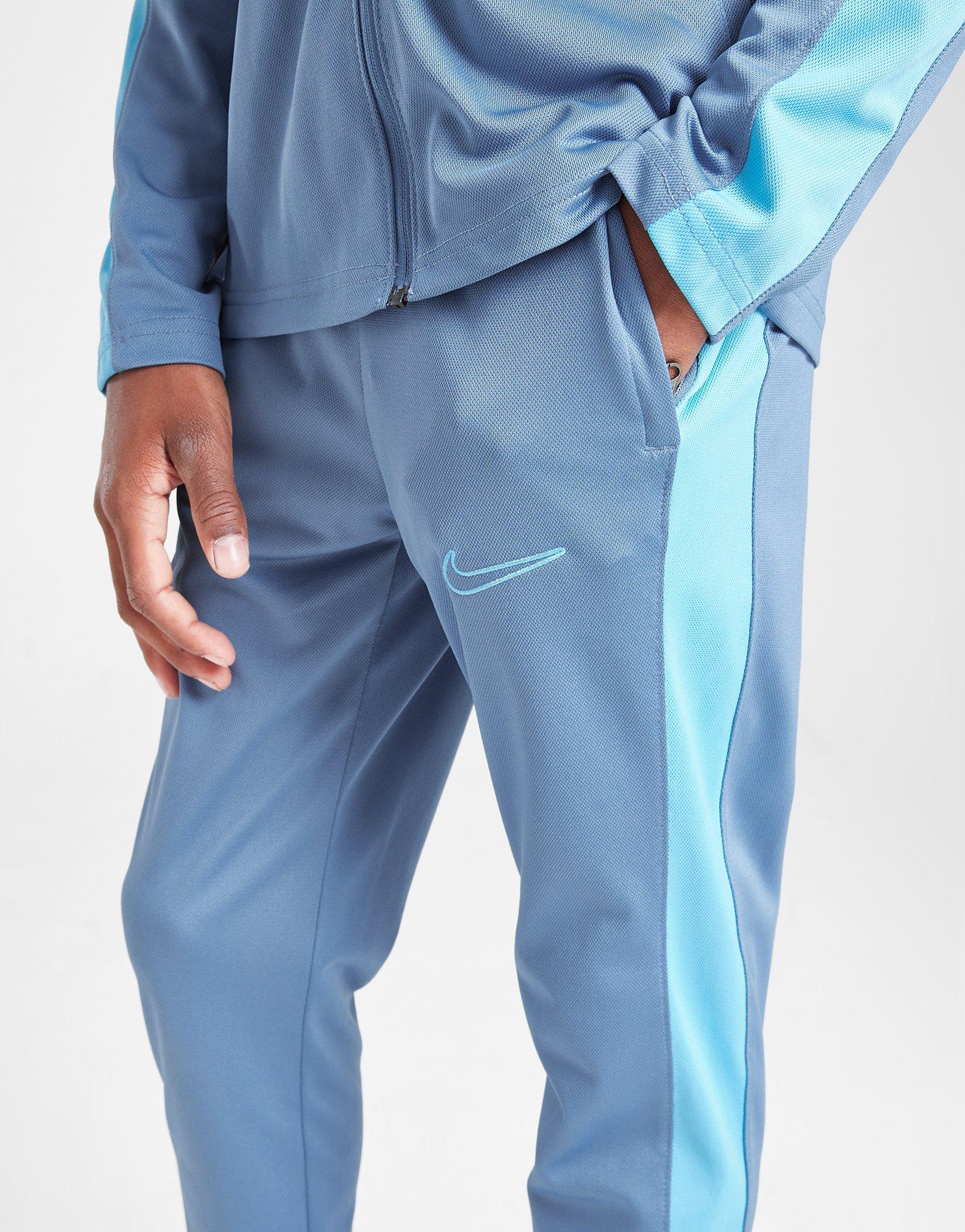 Nike Verryttelyasu Juniorit