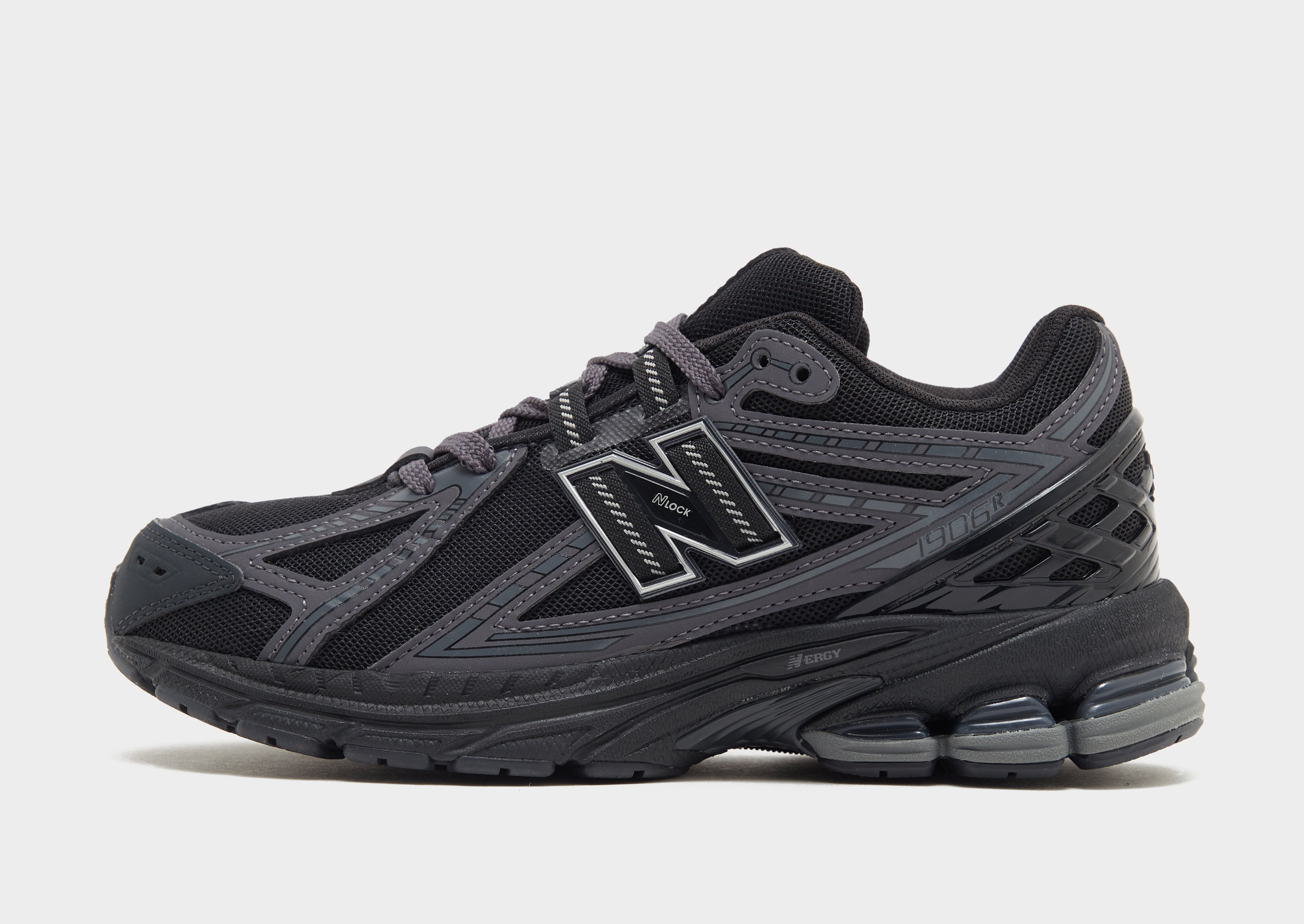 New balance junior black best sale