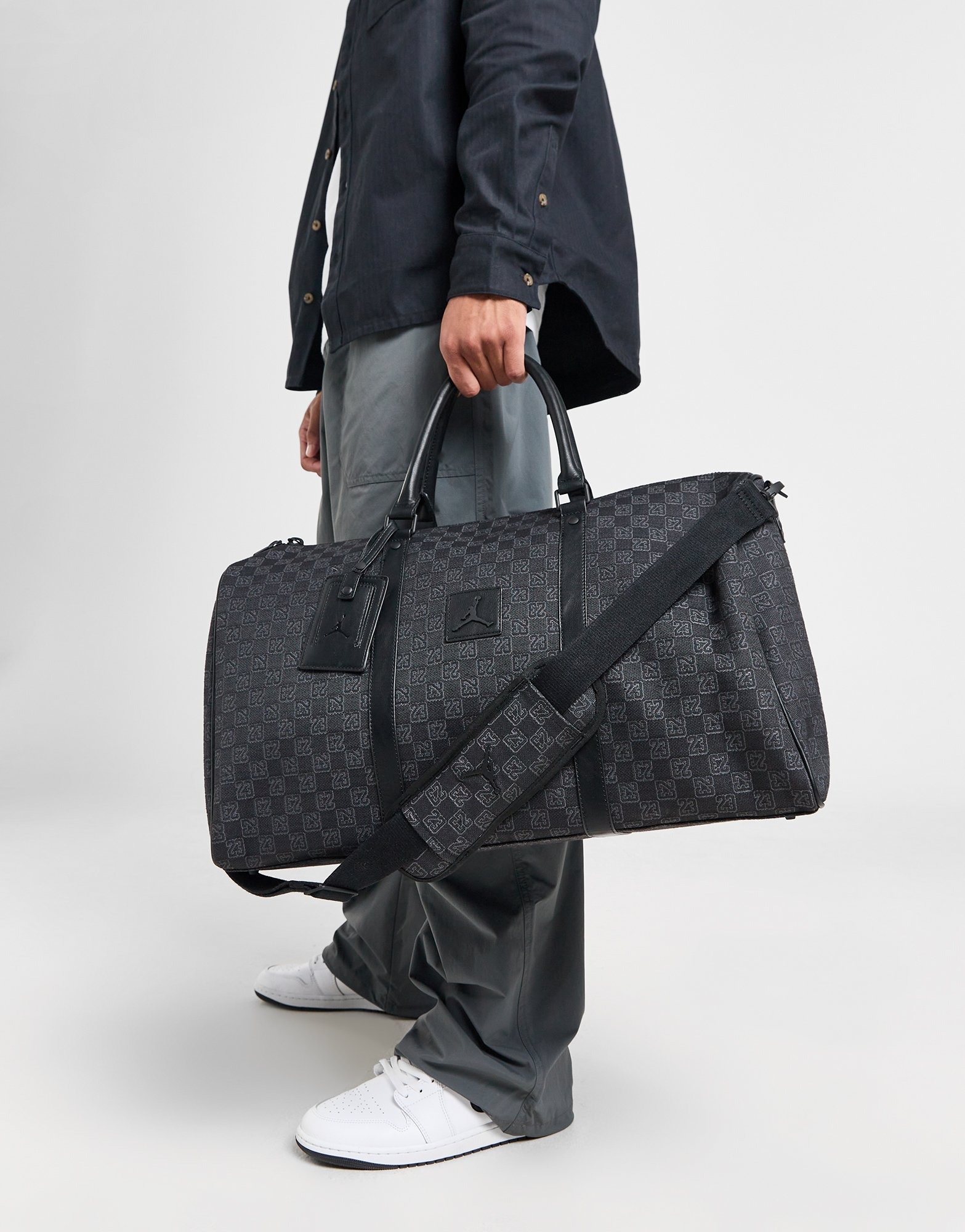 Guess holdall bag hotsell