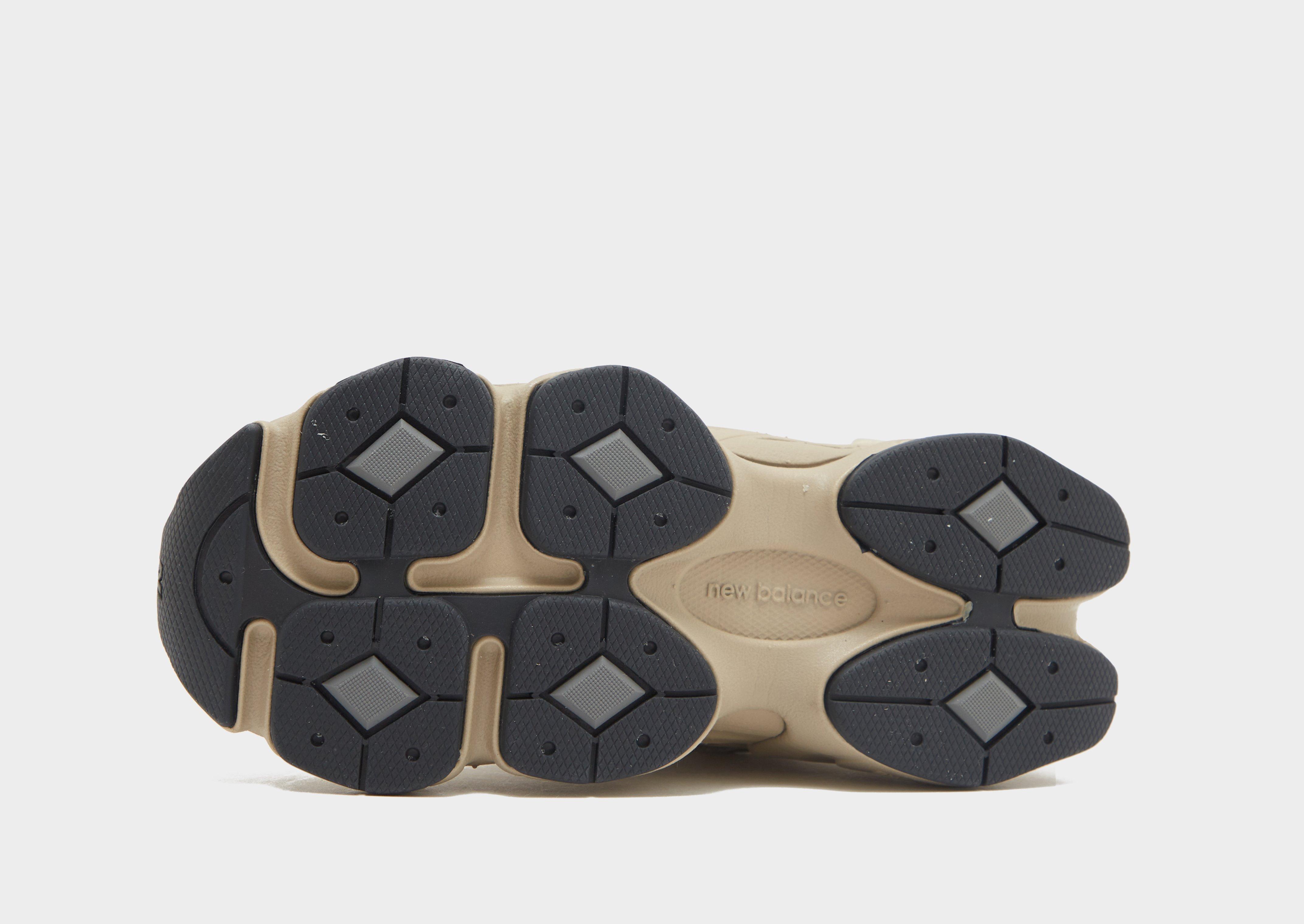 New Balance 9060 Barn