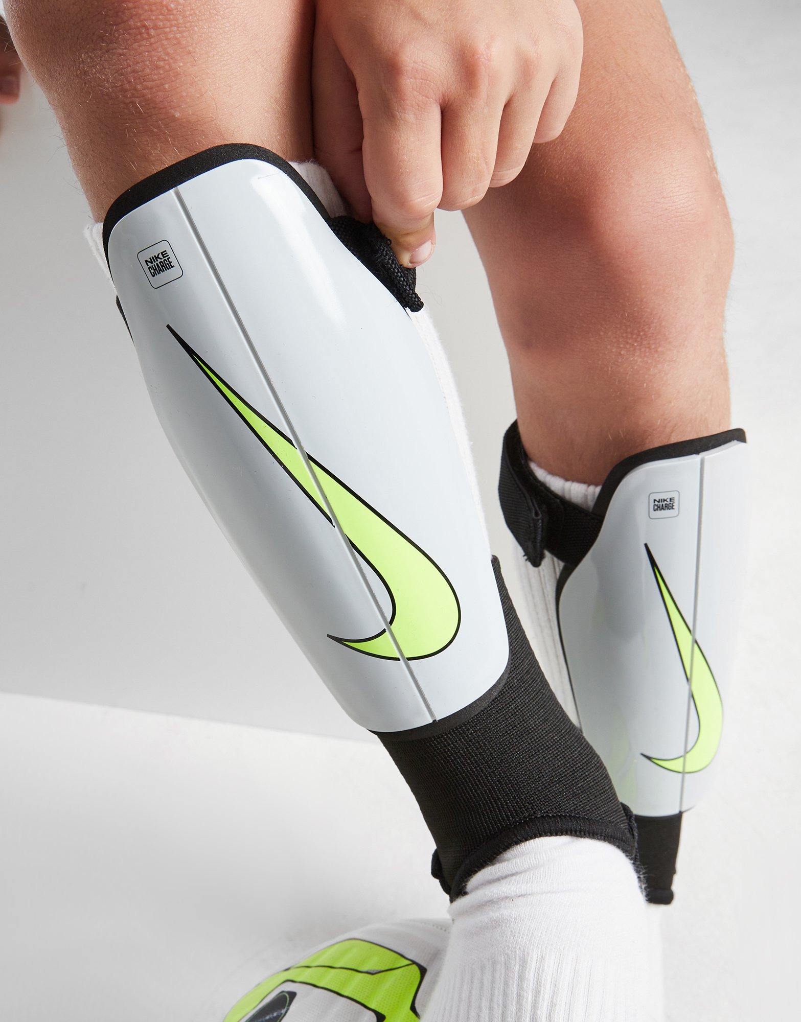 Nike charge 2.0 shin guards best sale