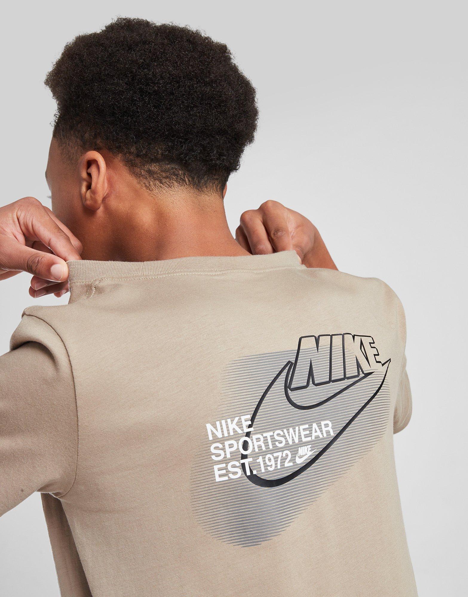 Nike Standard Issue Graphic Logo T-shirt
