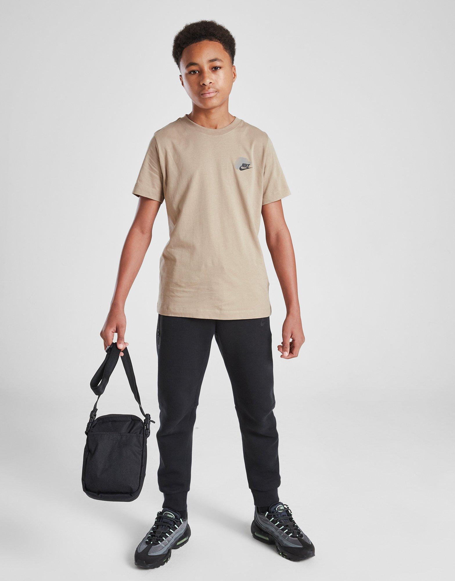 Nike Standard Issue Graphic Logo T-shirt