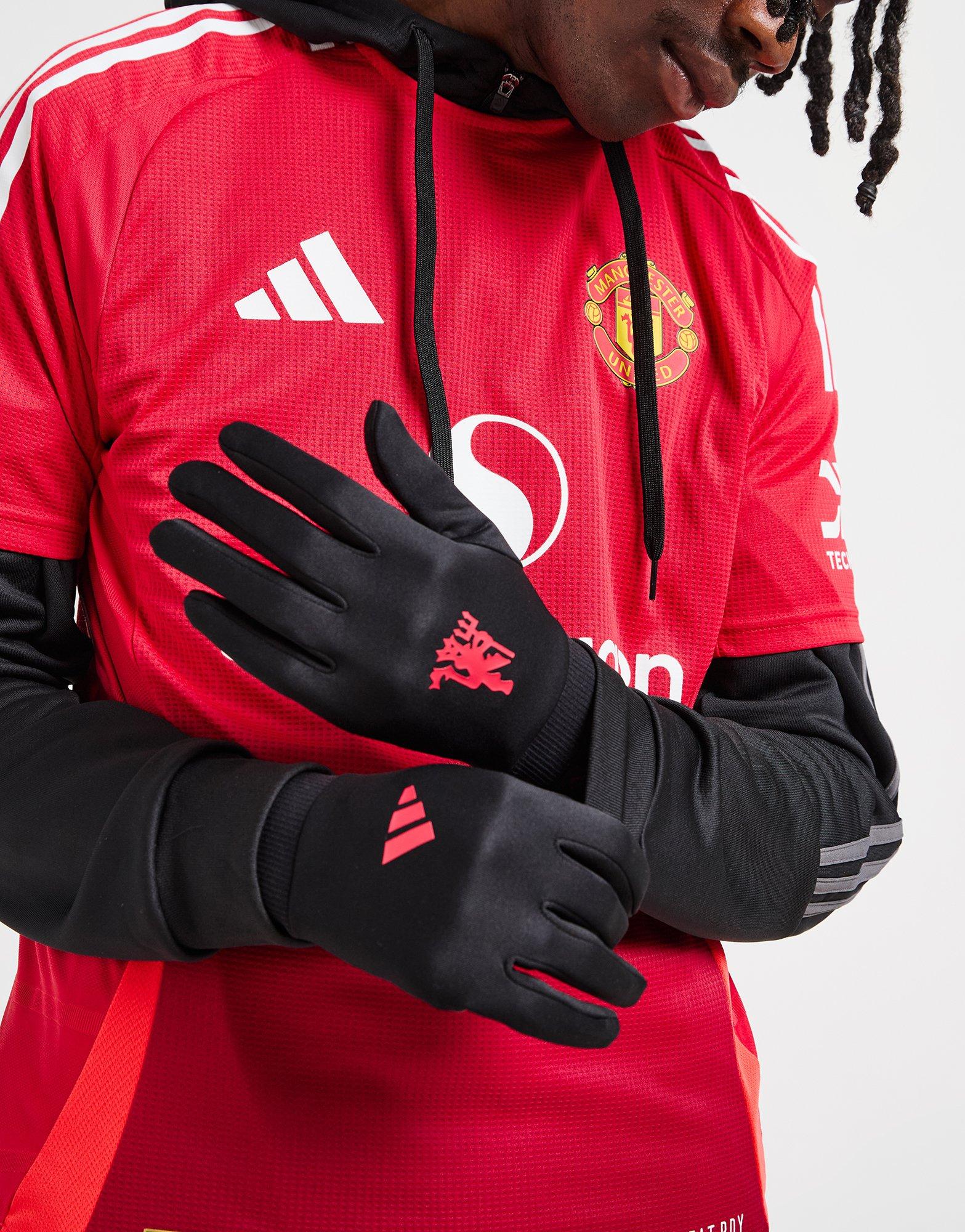 Man united goalkeeper gloves deals