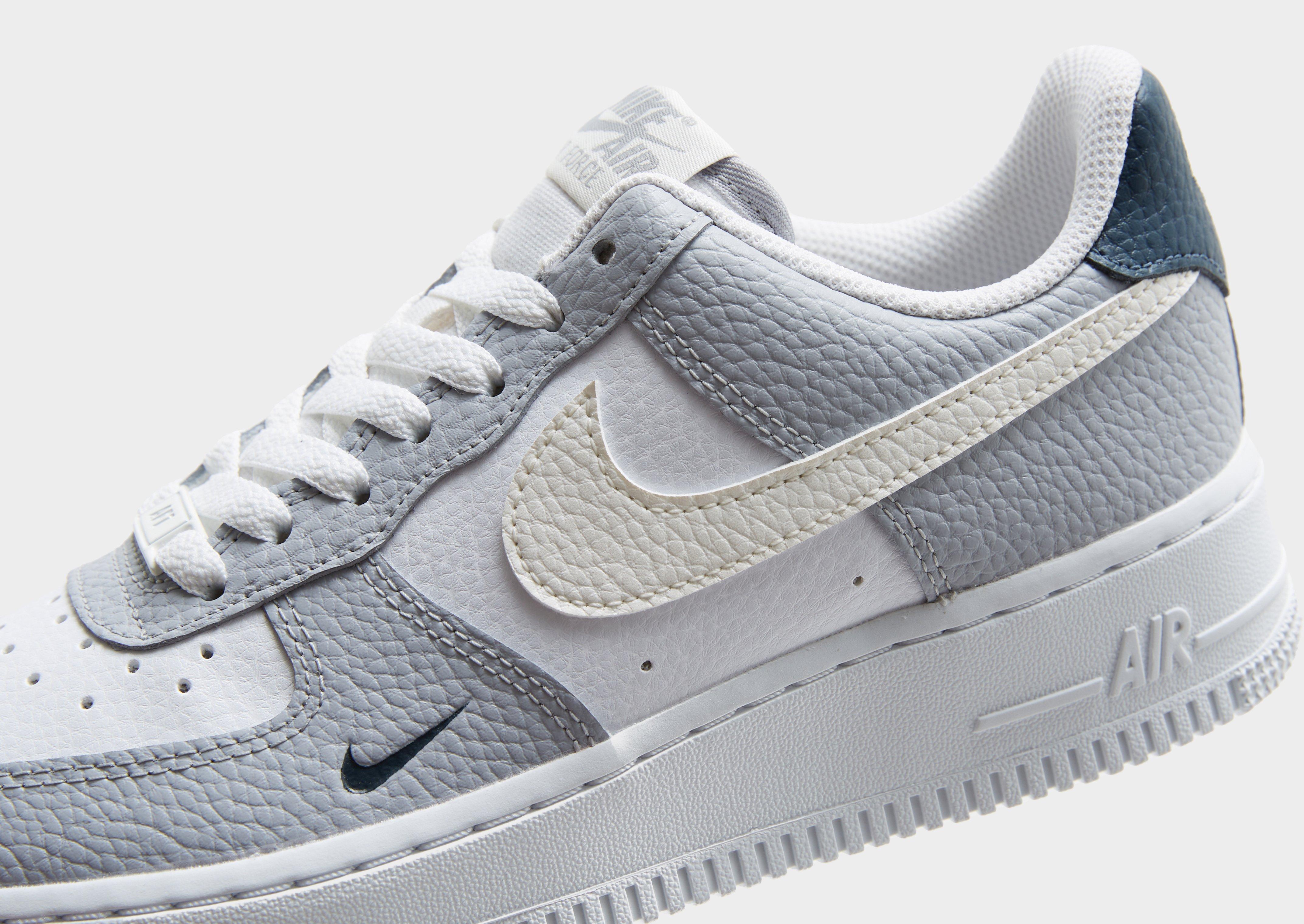 Nike Air Force 1 07 Women s